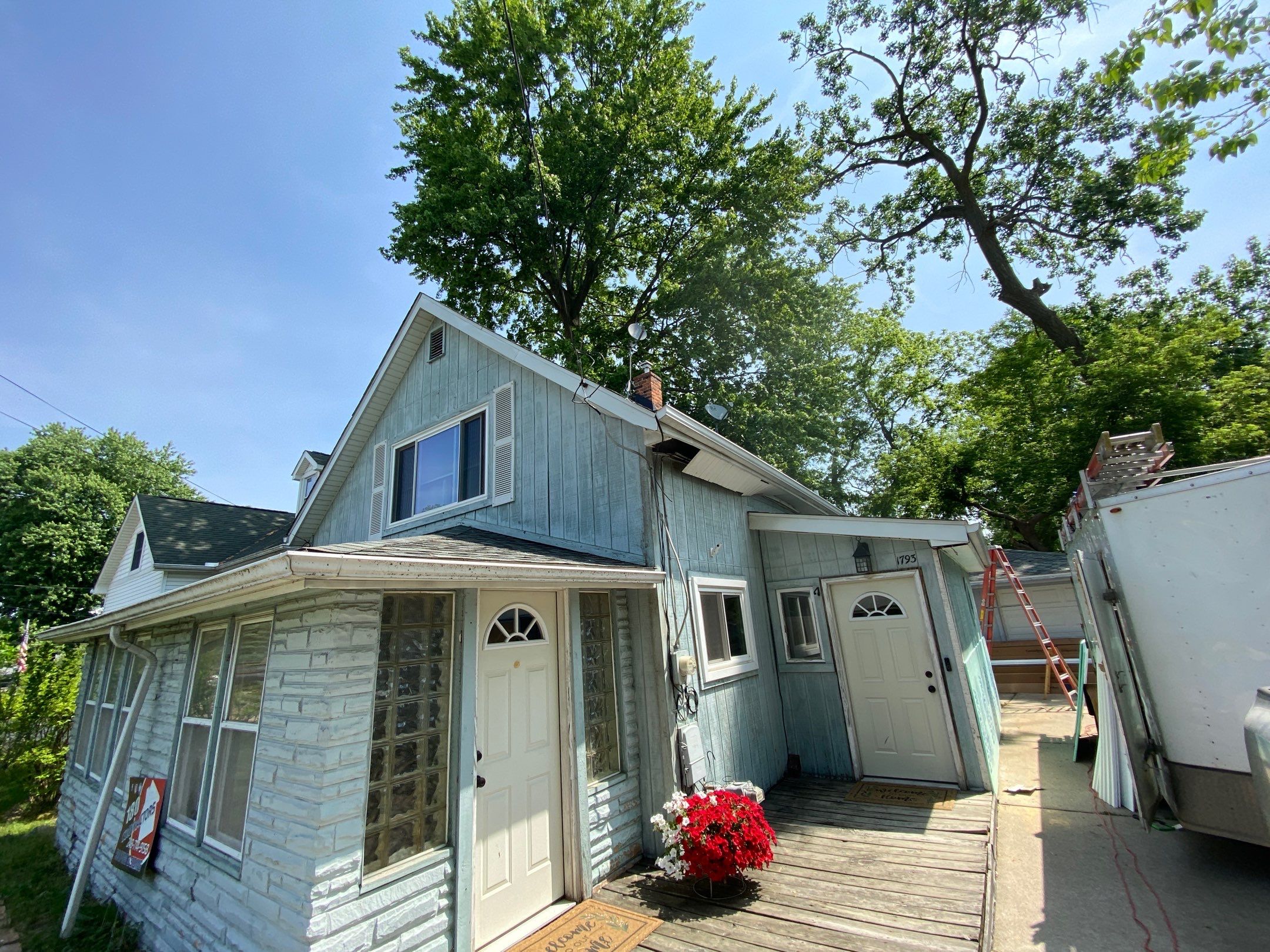 Siding Replacement using CertainTeed Restoration Classis D4 by 180 Contractors