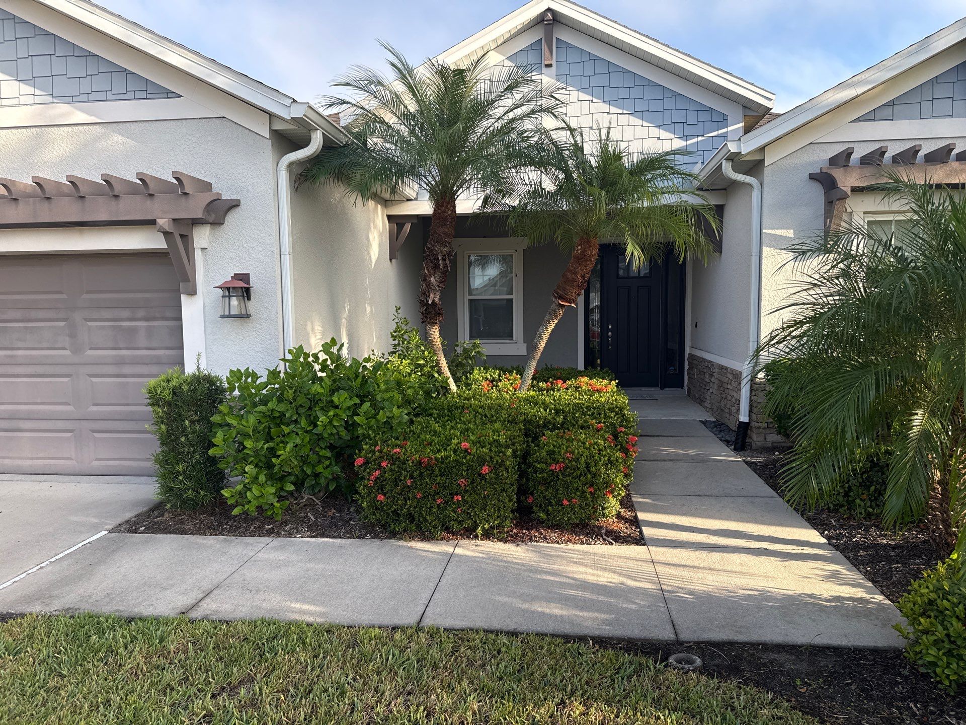 Concrete Driveway Cleaning in Arbor Reserve Community Bradenton, Fl by Sunshine AquaWash