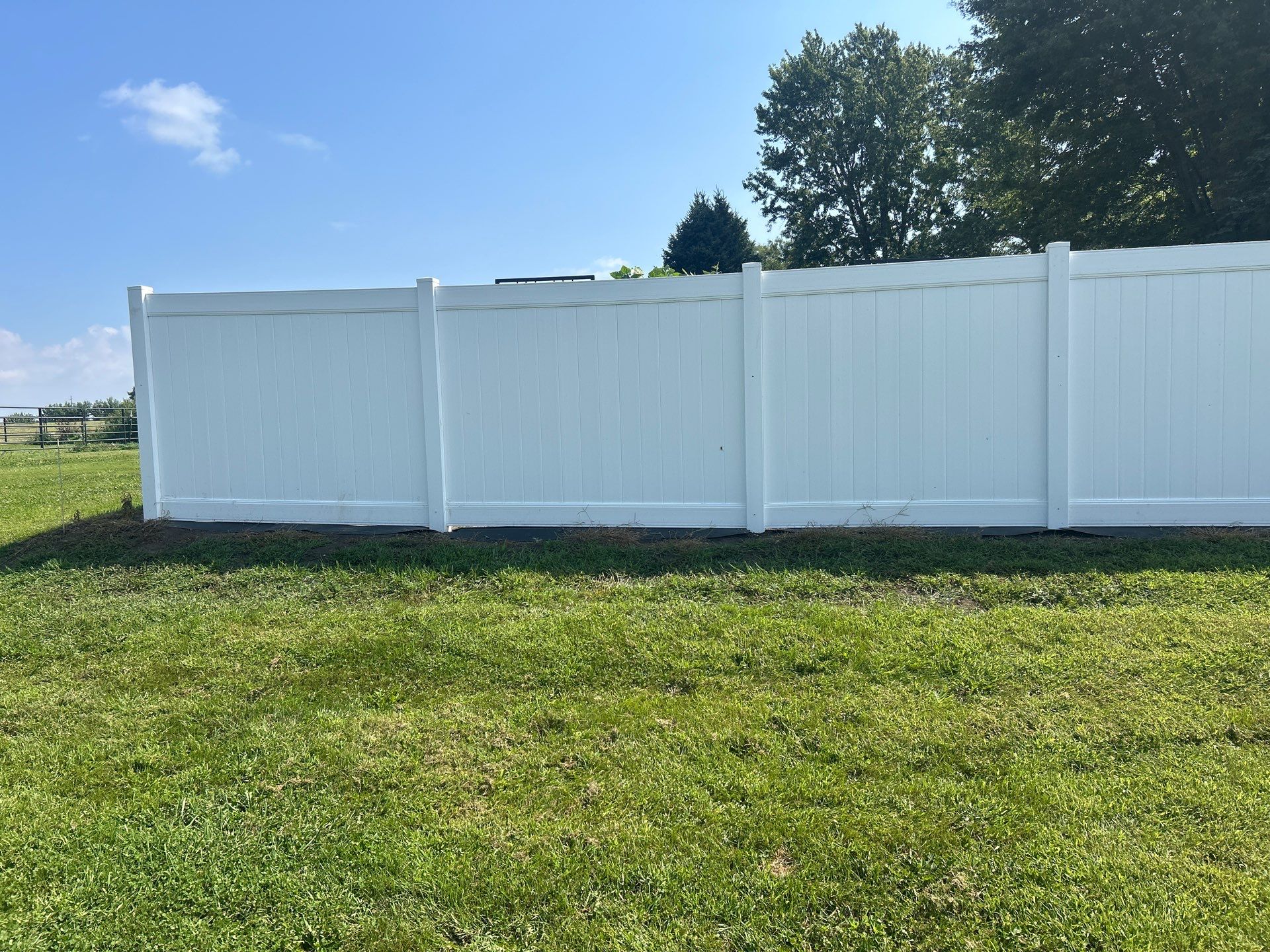 White Vinyl Privacy Fence Installation in Waterloo Iowa by Perfect Picket Fence and Stain