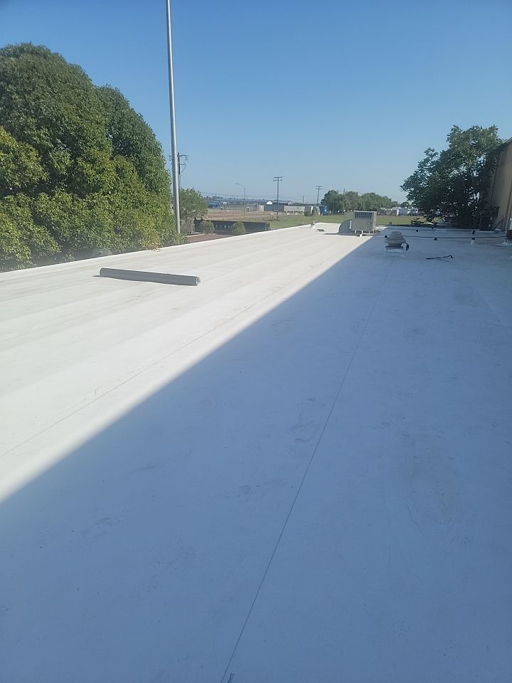 TPO single-ply roofing system using GAF by Straight Edge Roofing Inc