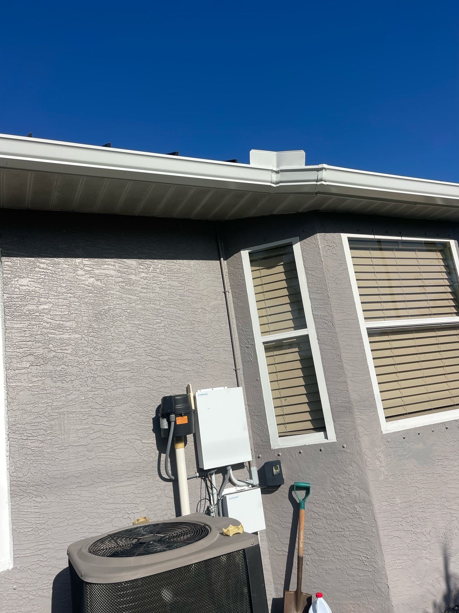 6 Inch Seamless Gutters using K-Style Seamless Gutters in Cape Coral FL by Gutter Professors