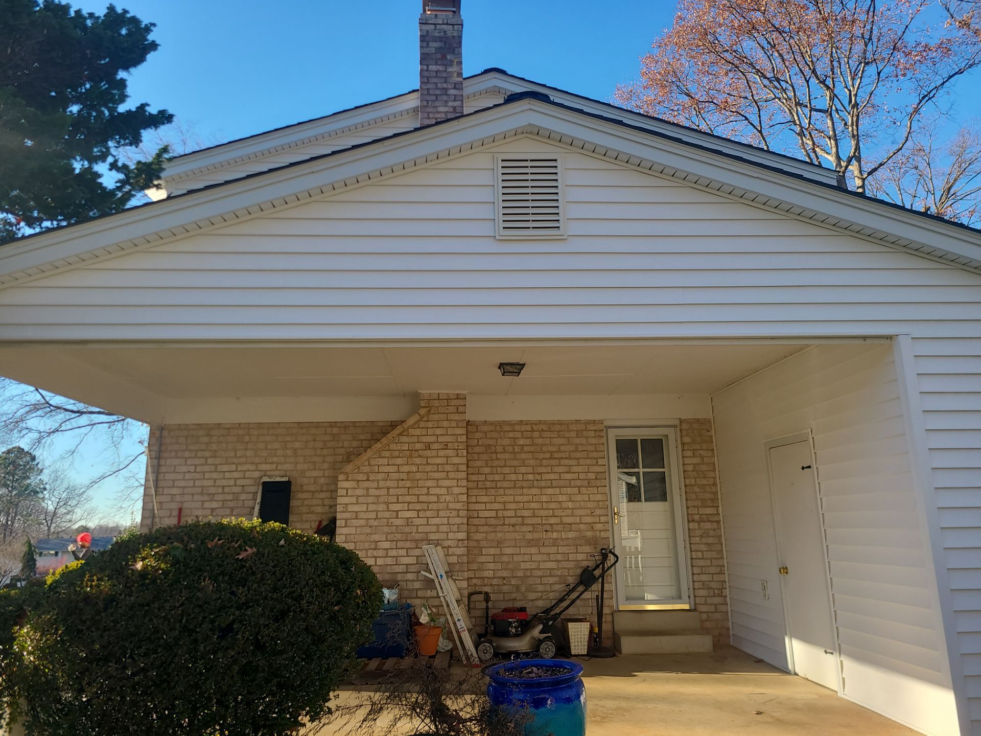 Springfield CertainTeed Charcoal Black Roof & CertainTeed Colonial White Siding by RM Banning, Inc.