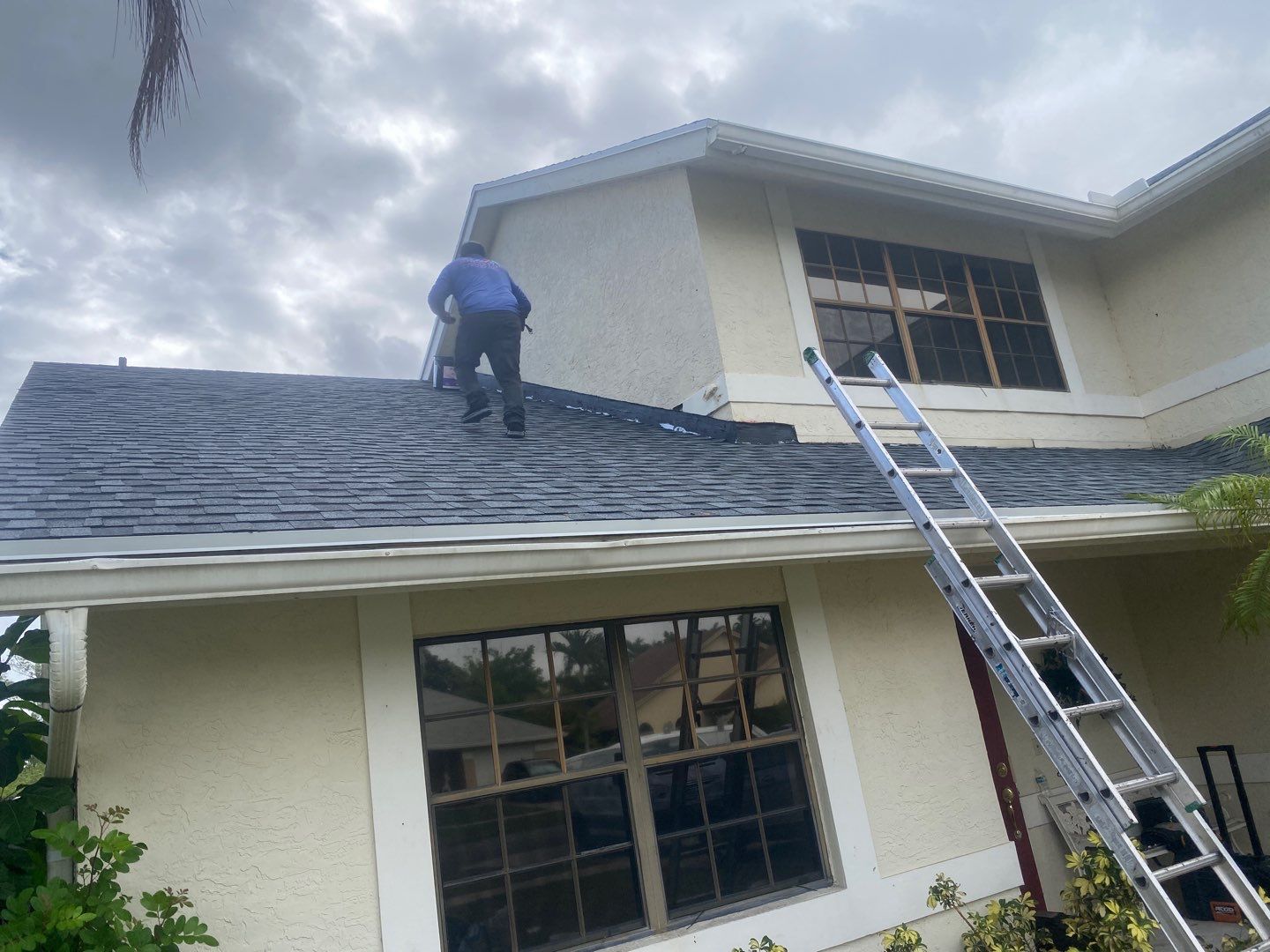 Shingle Roof Replacement in Boca Raton – Hassle-Free, Fast, and Professional Service by Aastro Roofing