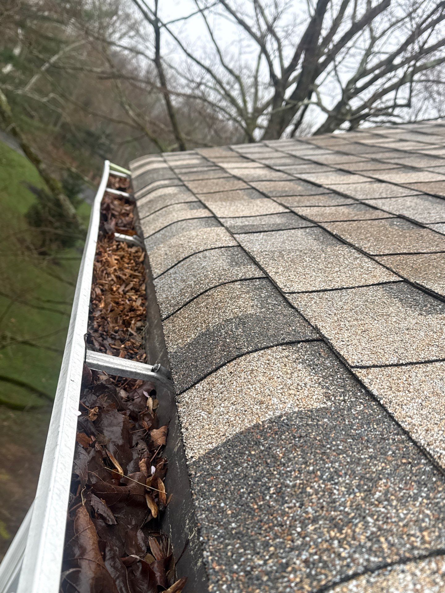 Gutter Cleaning in Colts Neck, NJ by Clearview Washing