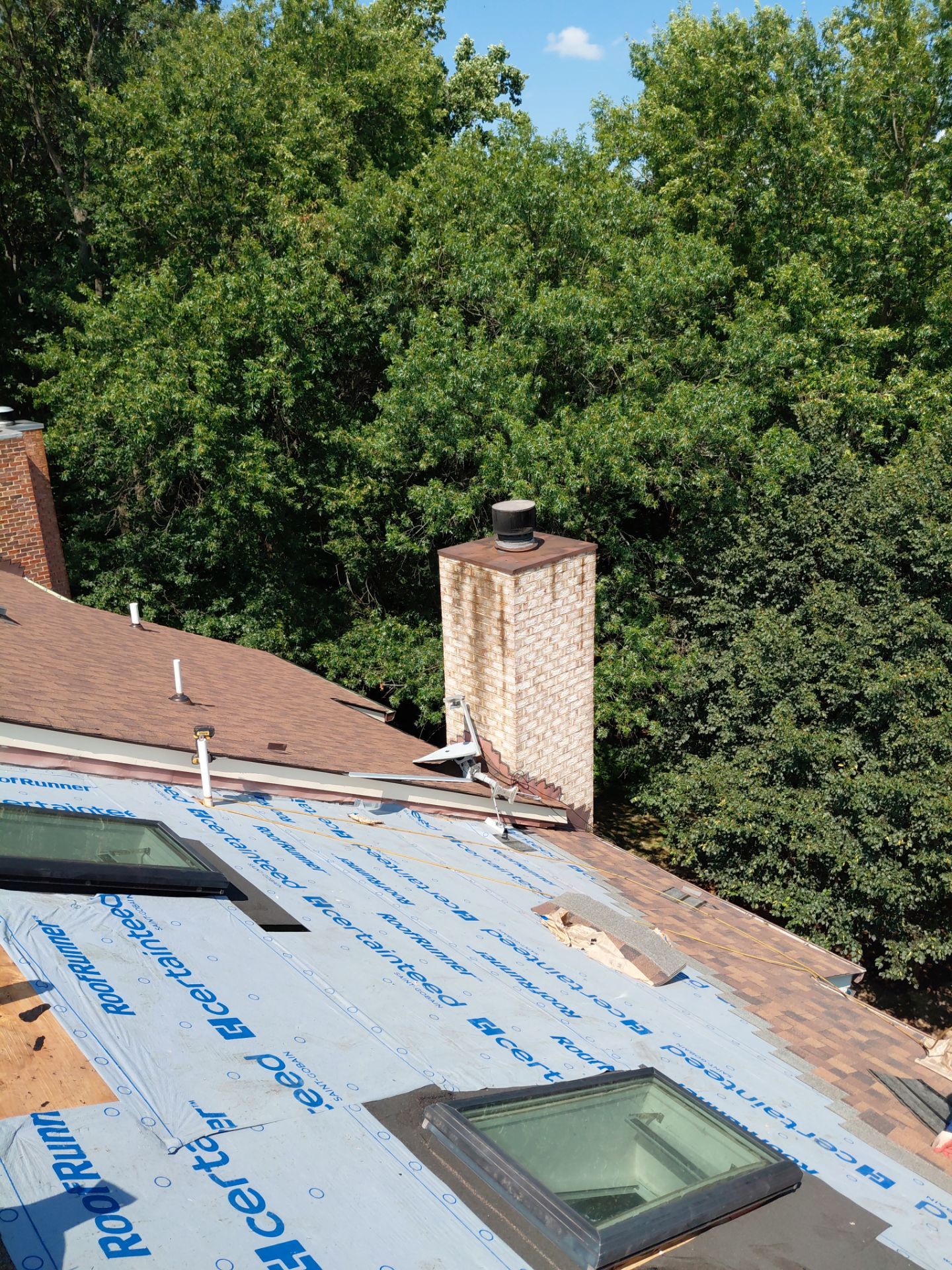 Alexandria: Residential Roof with CertainTeed Landmark Pro in Max Def Burnt Sienna by RM Banning, Inc.