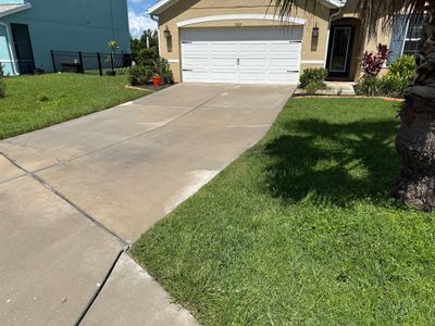 Concrete Driveway & Sidewalk Cleaning in Crystal Lakes – Palmetto, FL