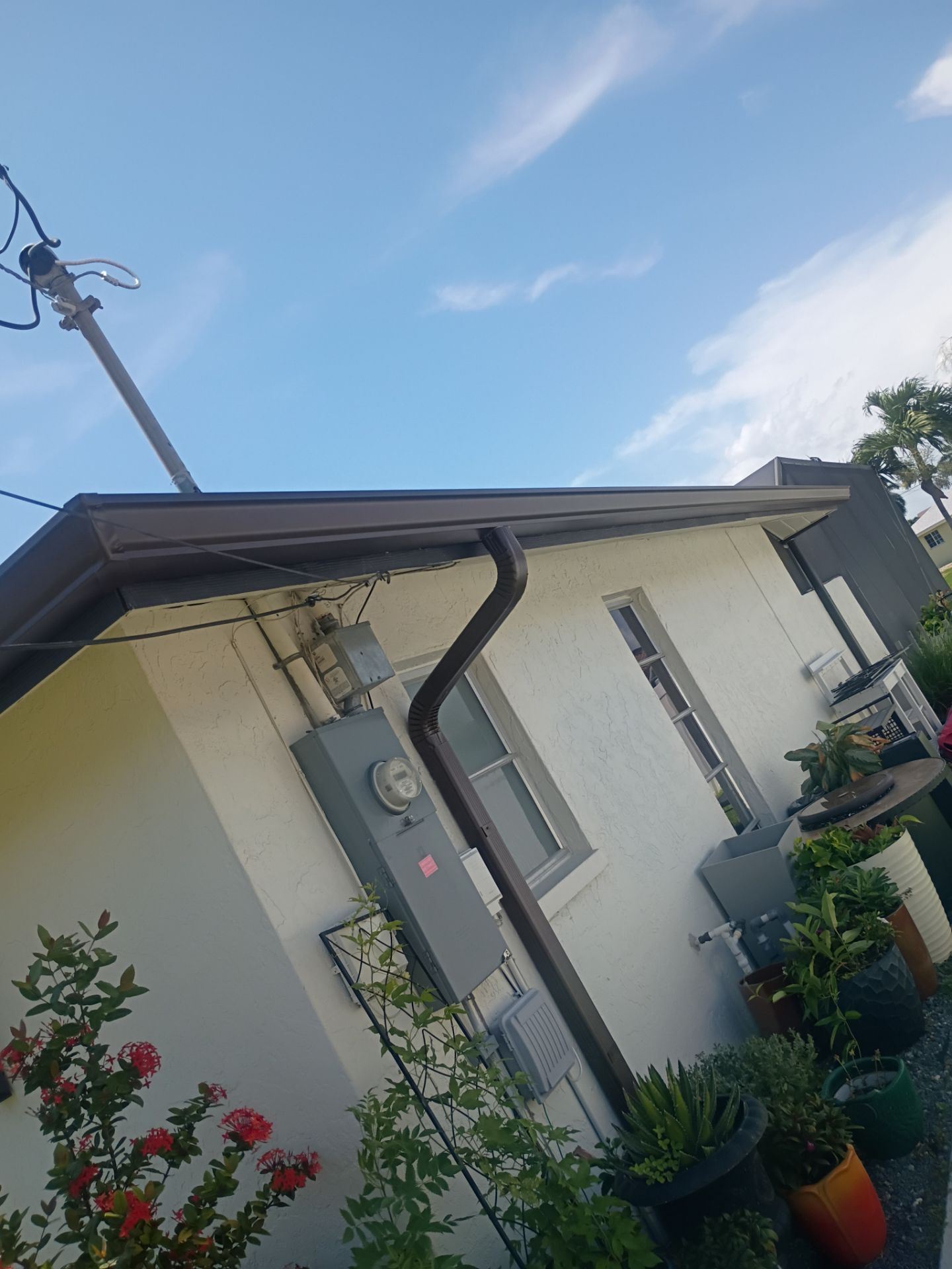 6 Inch Seamless Gutters using Musket Brown Seamless Gutters in Cape Coral FL by Gutter Professors