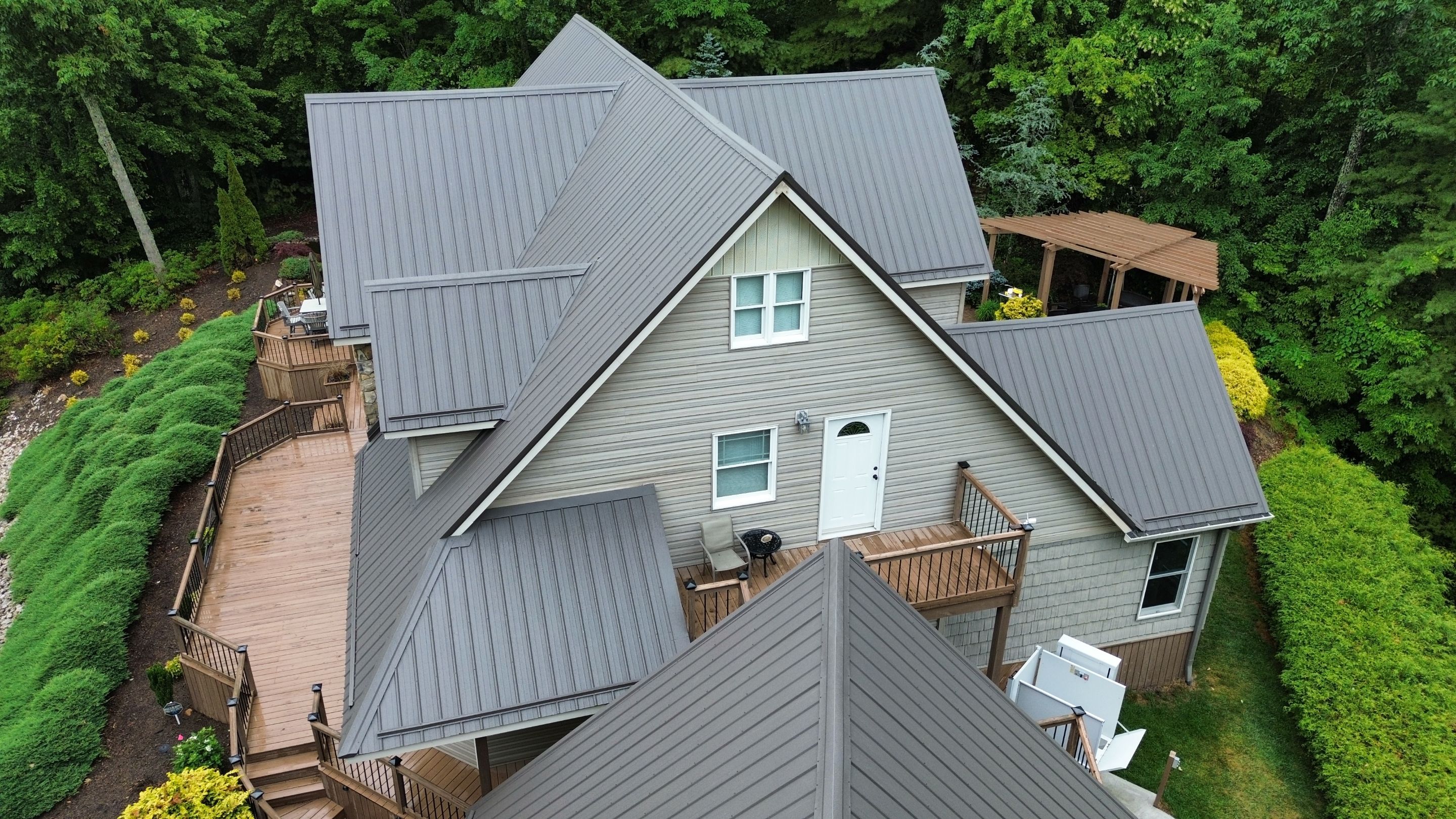 James Residence by Omnia Roofing