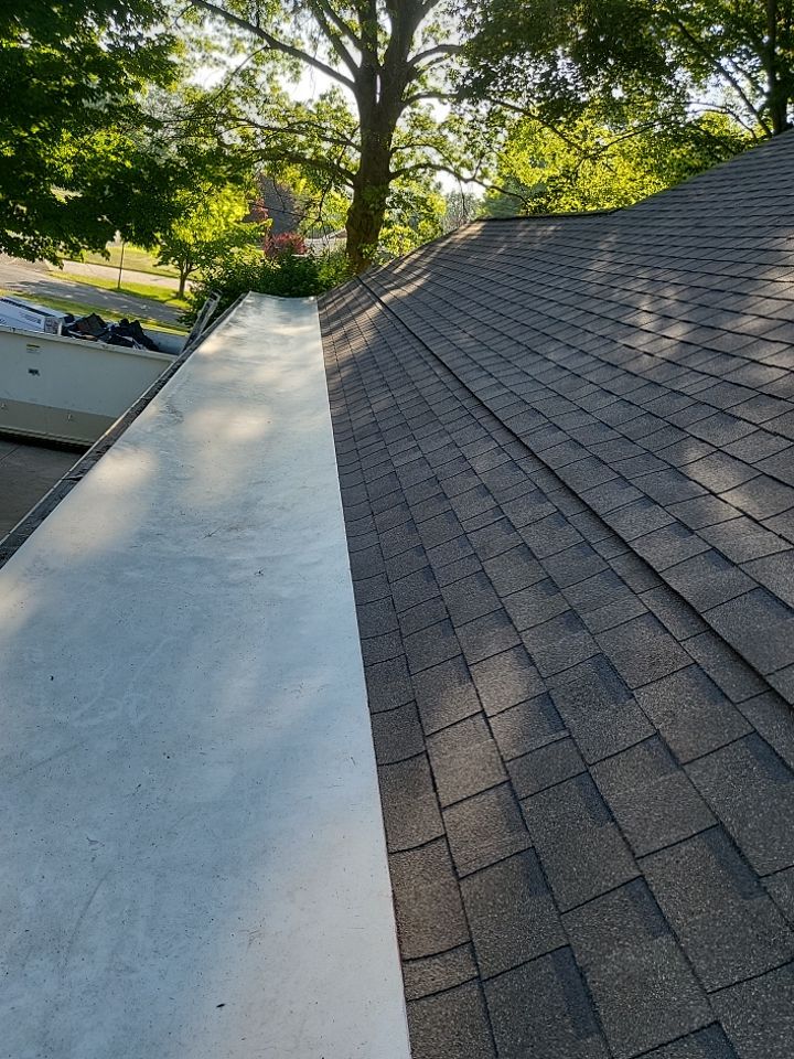 ATLAS PINNACLE COLOR: WEATHERED WOOD by Eagle Eye Roofing