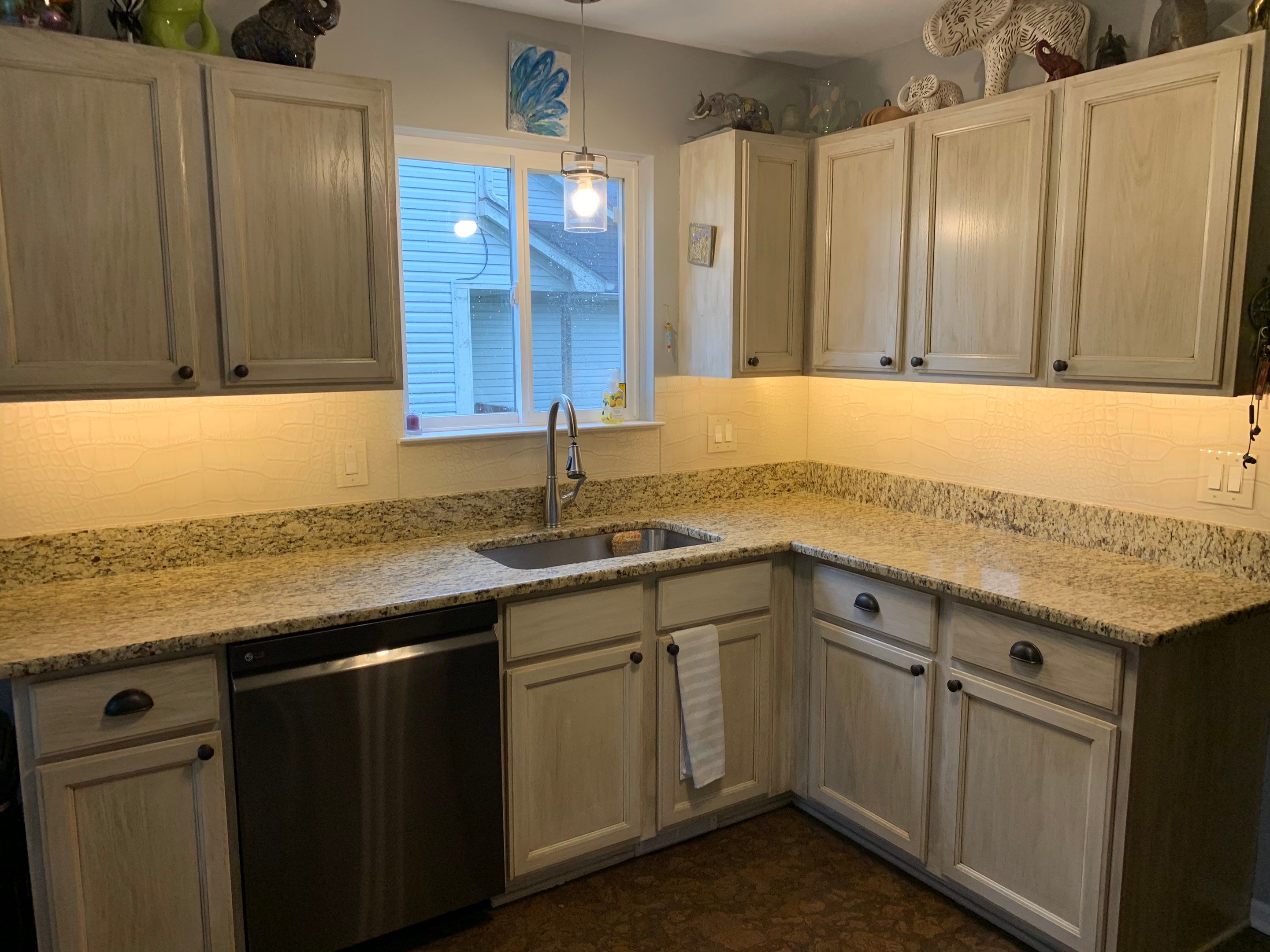 Kitchen Remodel using Rockin Croc Latte IMAGIO Solid Glass Backsplash by IMAGIO