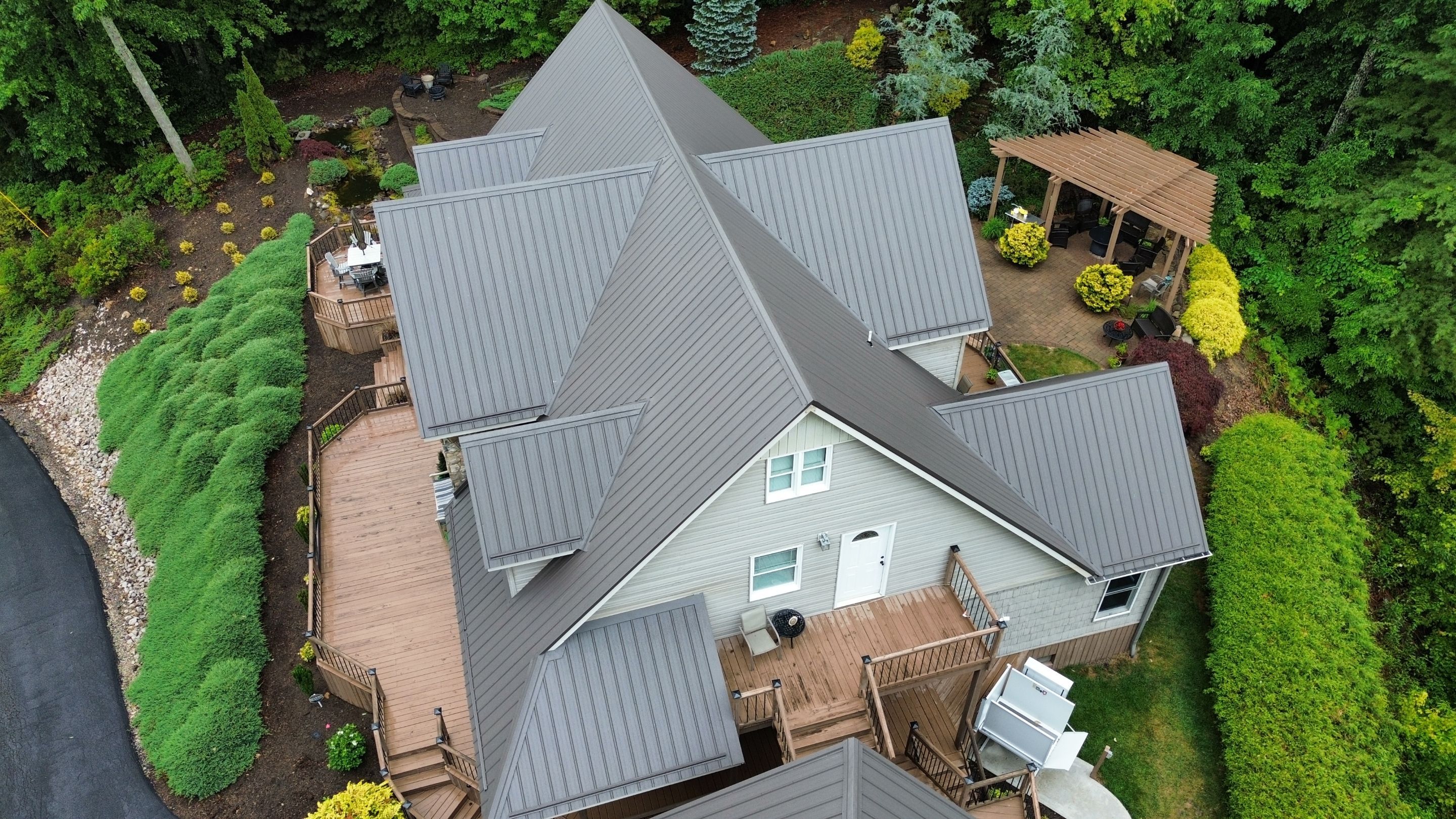 James Residence by Omnia Roofing