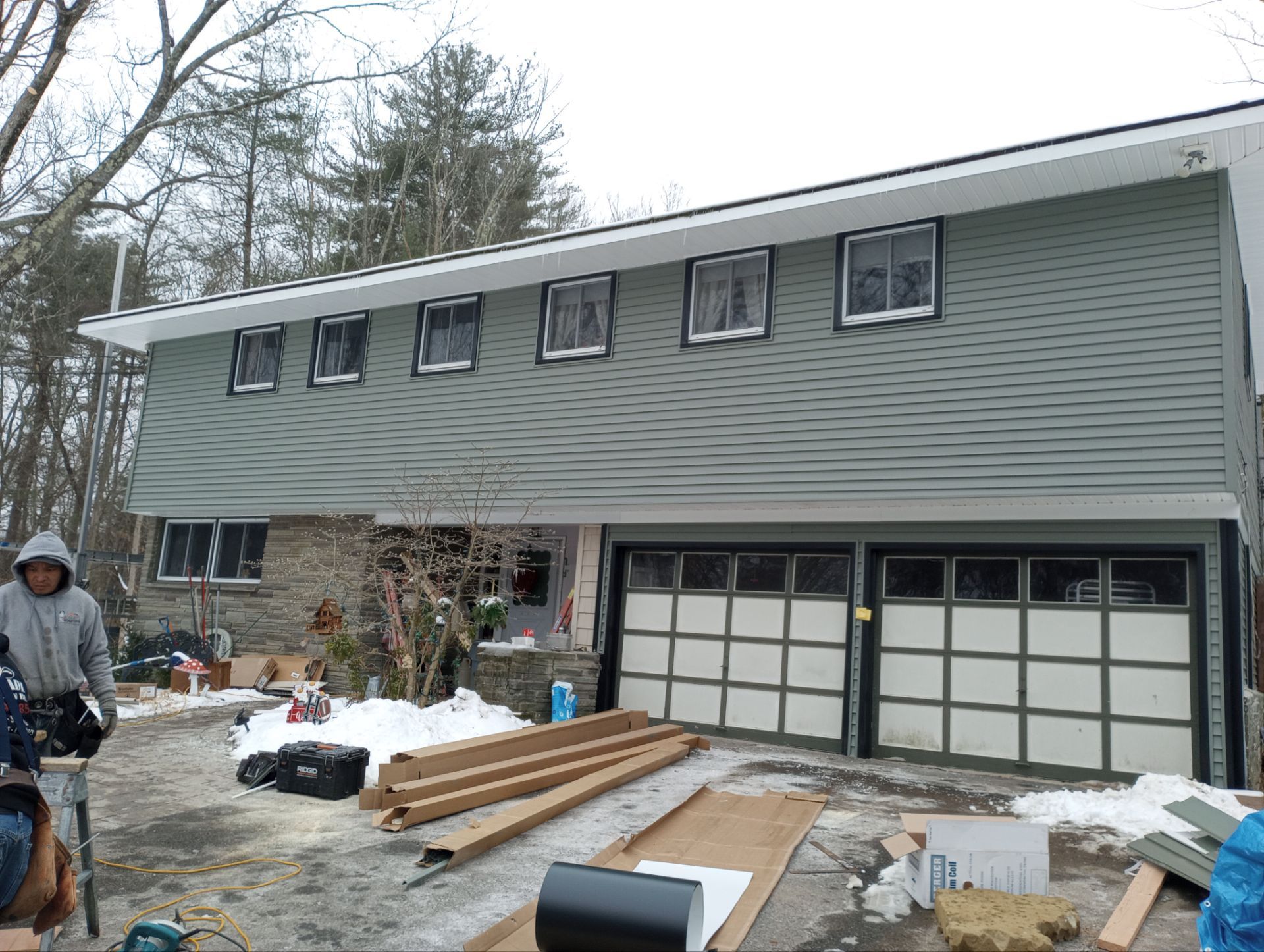New vinyl siding in Ellenville NY by roberts roofing