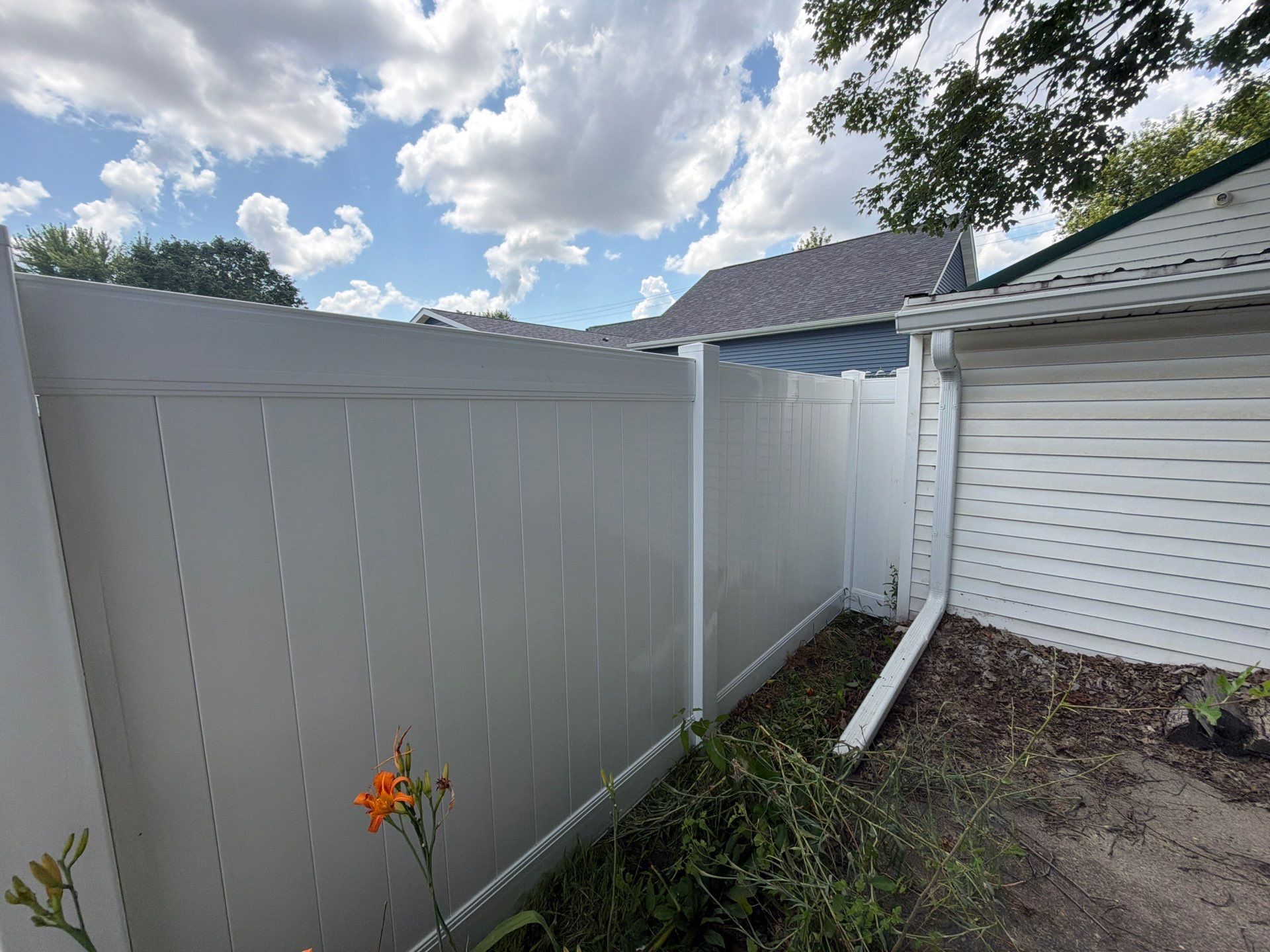 White Vinyl Privacy Fence Installation in Waterloo, Iowa by Perfect Picket Fence and Stain