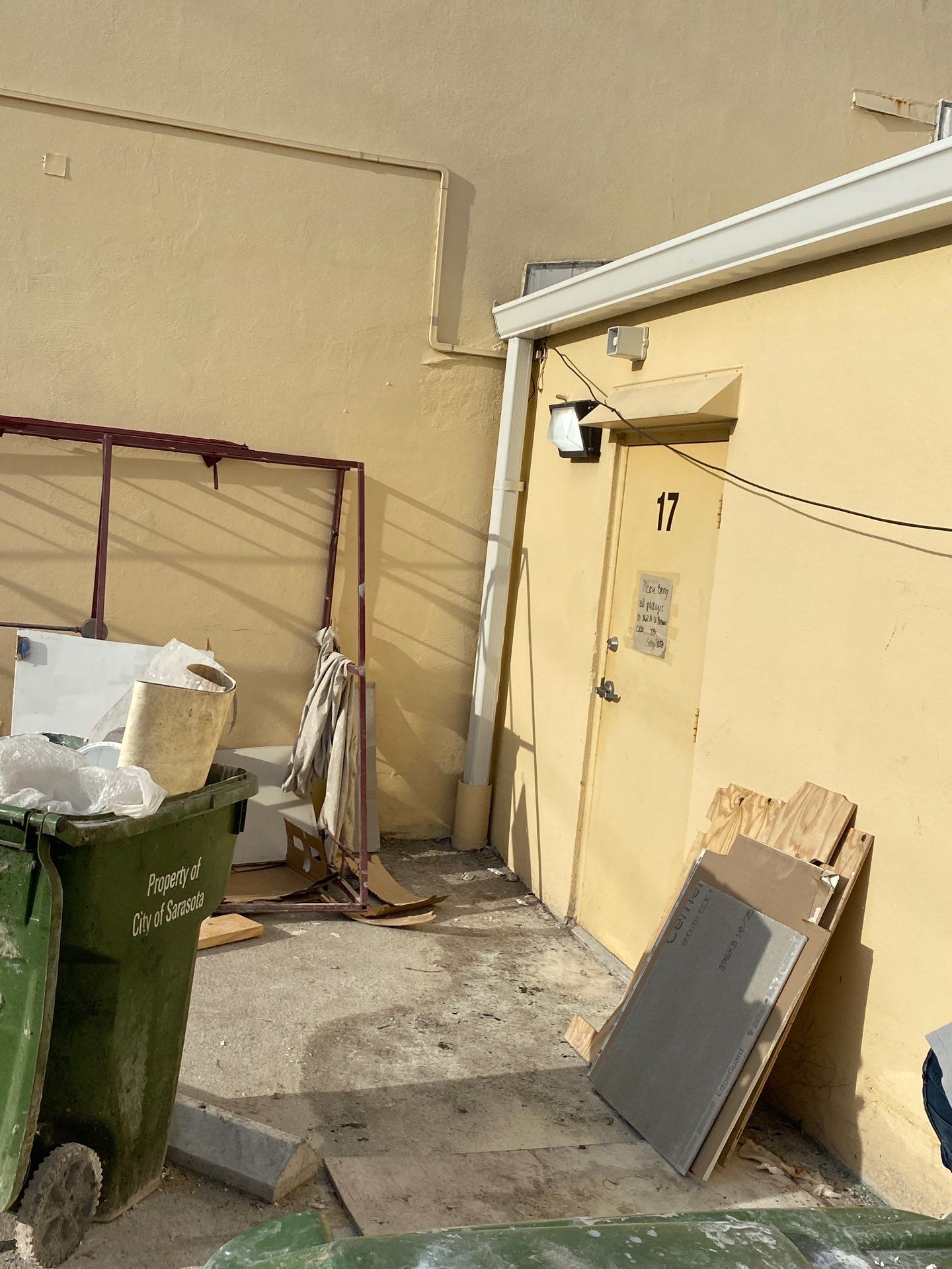 Aluminum Seamless Gutters in Sarasota FL by Gutter Professors