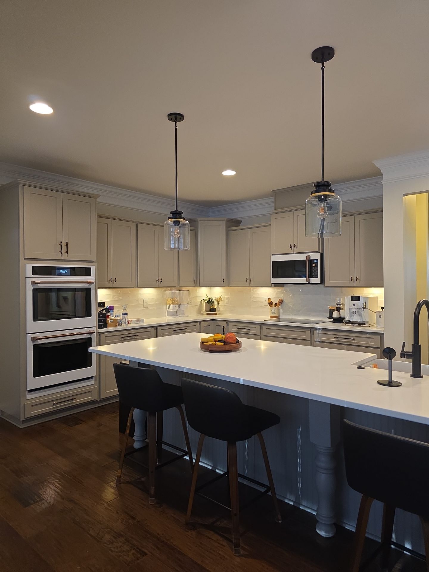 From Dated to Dazzling: A Bright Kitchen Transformation in Holly Springs by Elite Remodeling and Design LLC