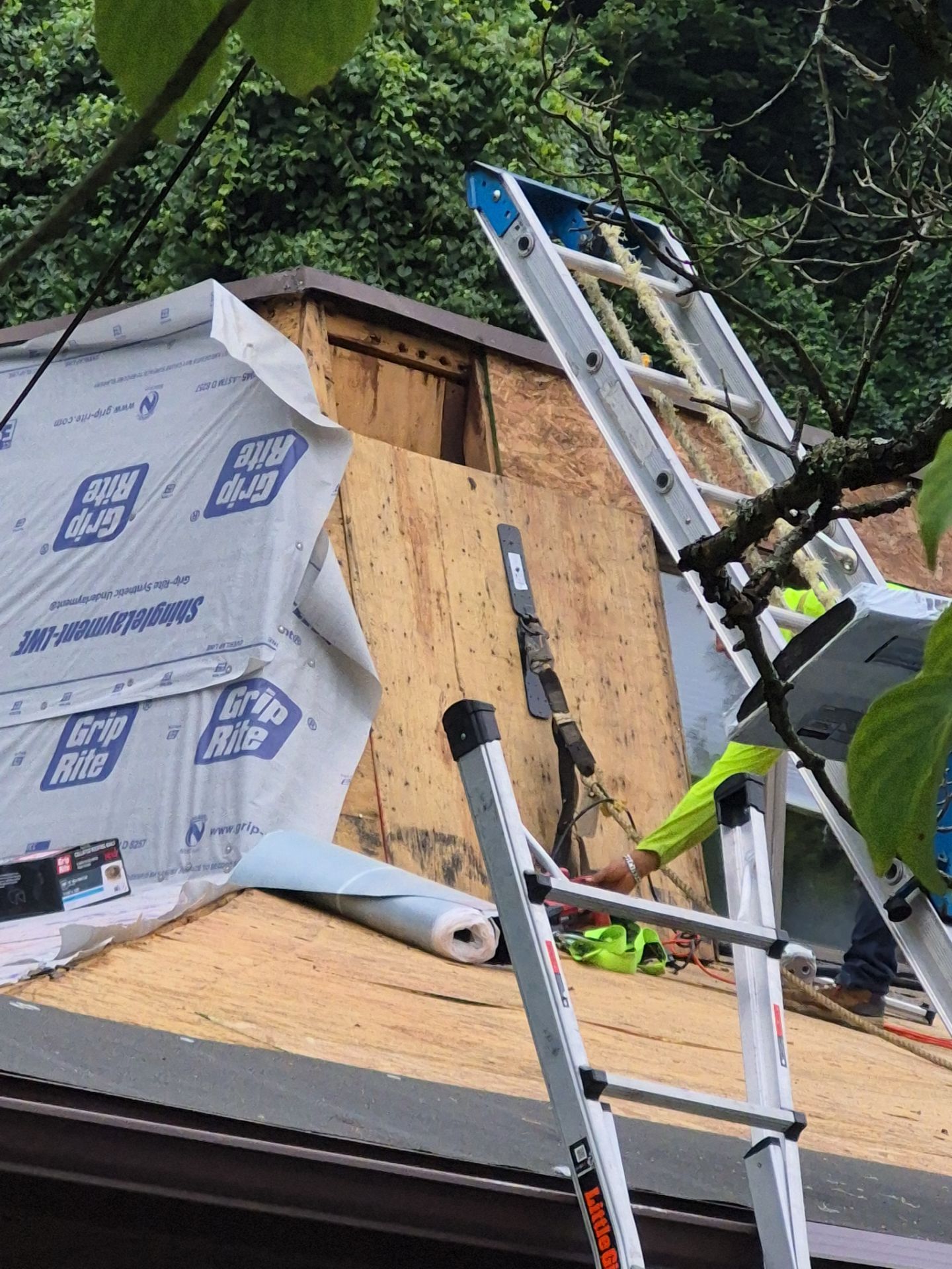 Unique Single Roof Replacement in Charleston WV – IKO Dynasty High-Performance Shingles by Mr. Roofer