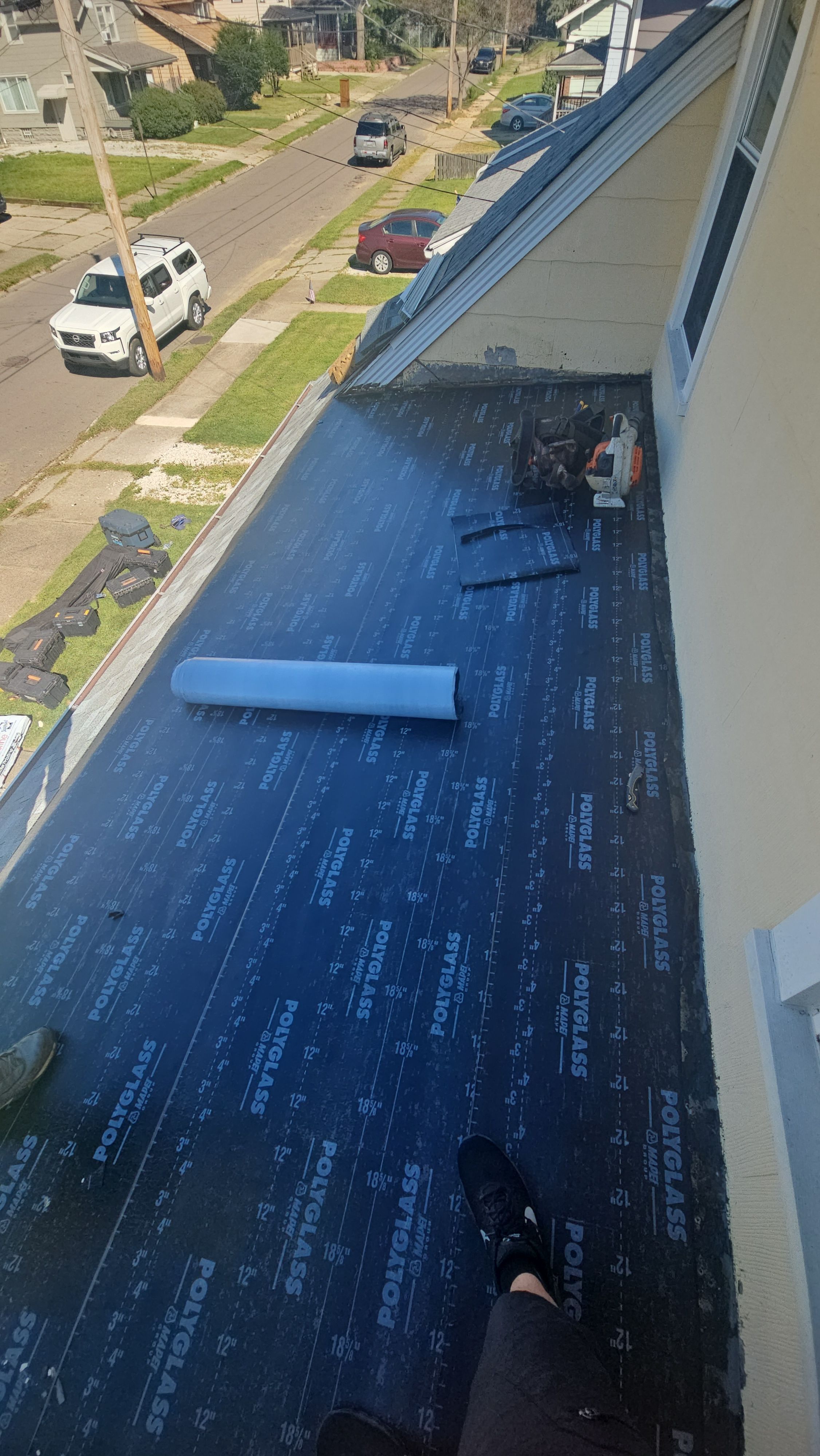 Atlas Pinnacle, Color, Coastal Granite, Drip Edge Color, White by Eagle Eye Roofing