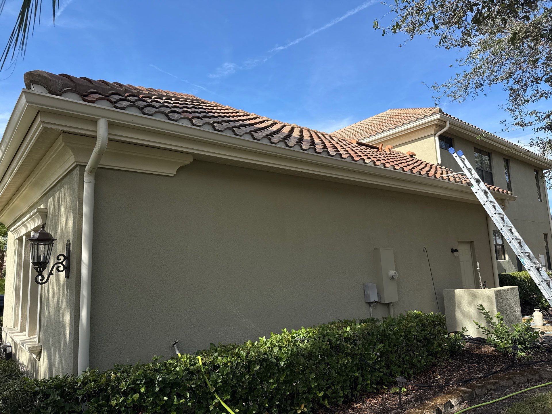 Roof Cleaning & Pool Deck Cleaning! Winding River, Bradenton, FL by Sunshine AquaWash