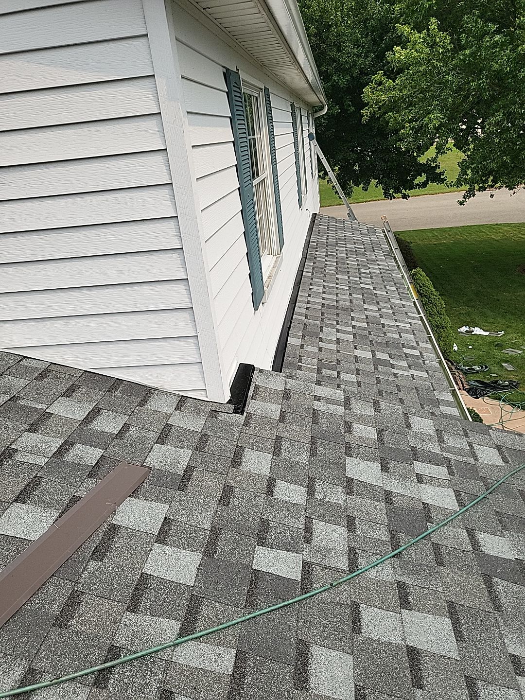 ATLAS PINNACLE COLOR: COASTAL GRANITE by Eagle Eye Roofing