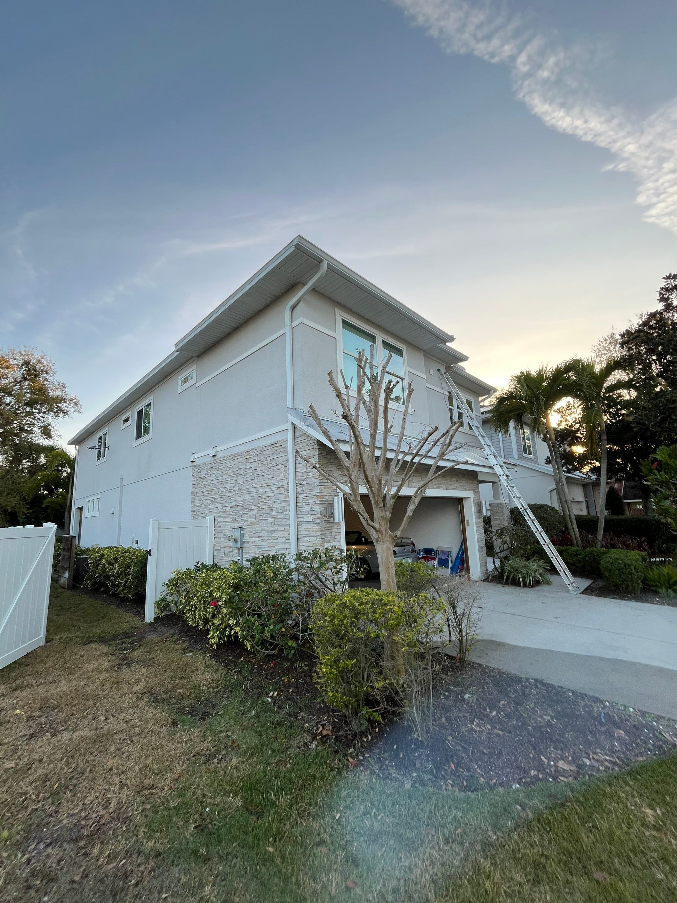 White K Style Seamless Gutters using 6 Inch Seamless Gutters in Sarasota FL
