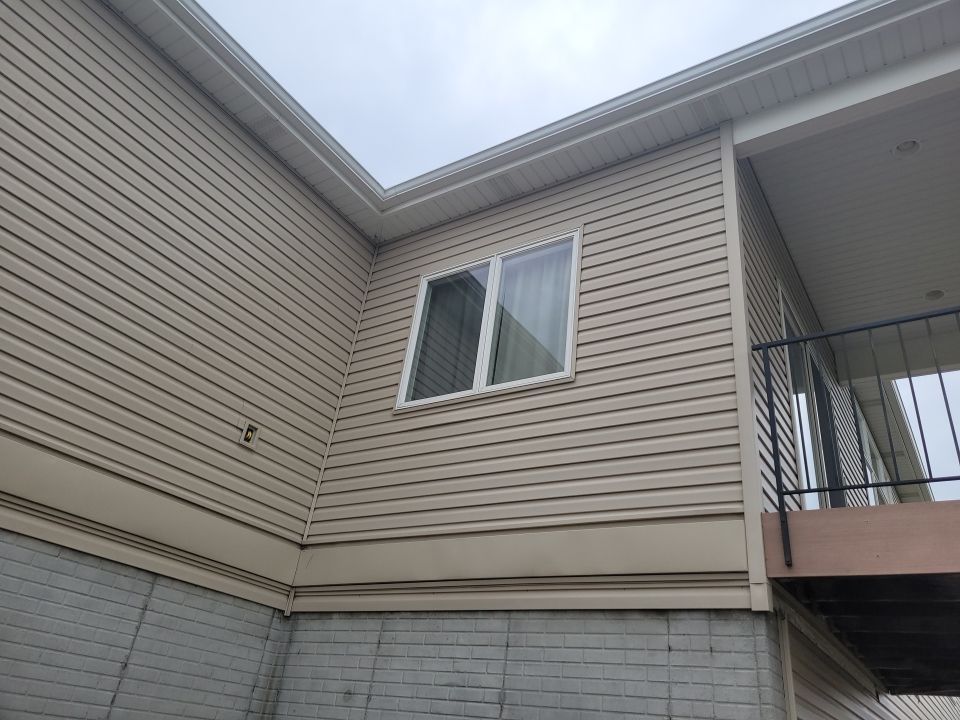 Residential Re-Roof using Landmark Shingles by White Castle Roofing