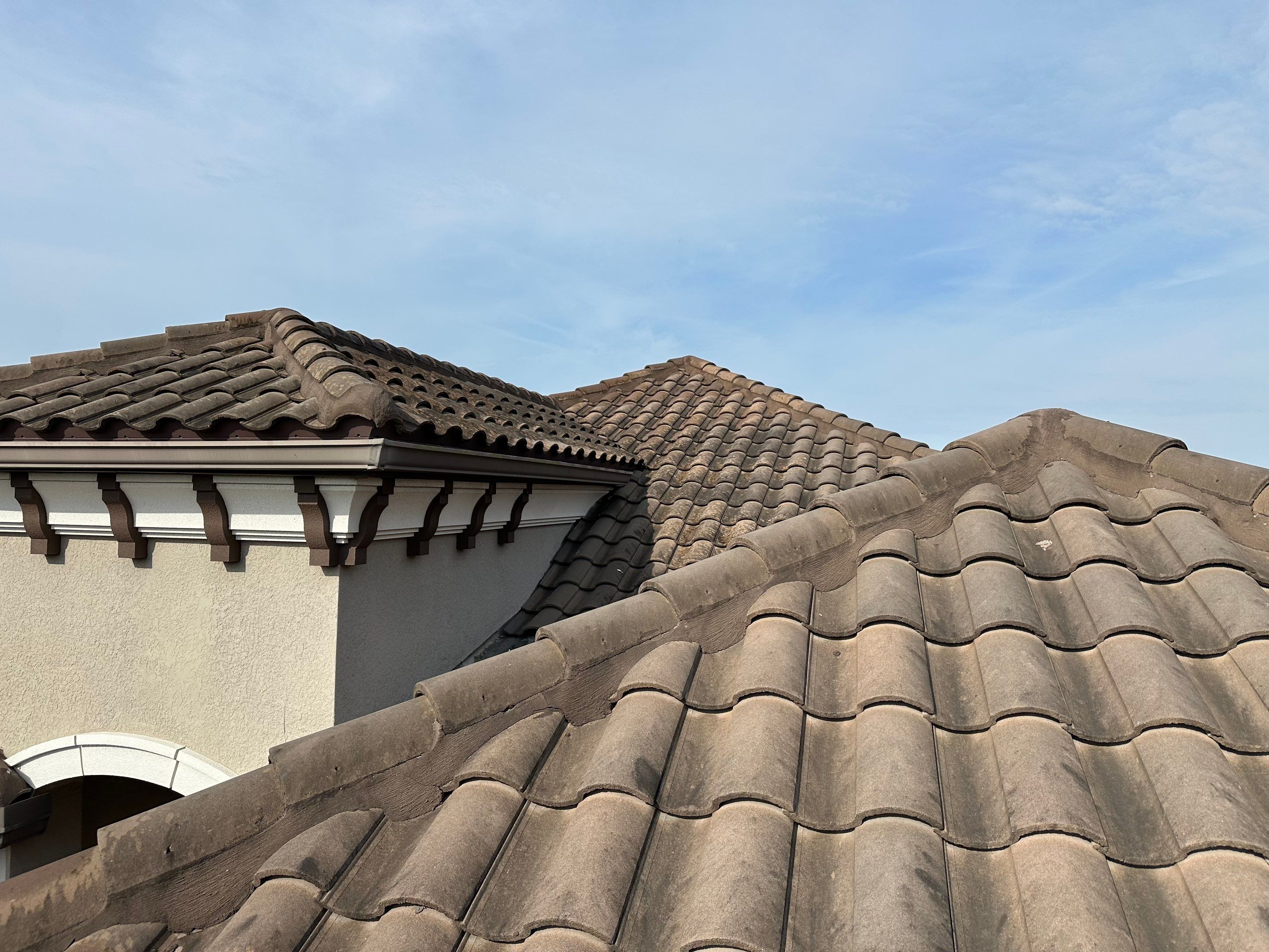 Concrete Tile Roof, Paver Pool Deck, Screen Enclosure & Driveway Cleaning in Artisan Lakes Esplanade, Palmetto, FL | Sunshine AquaWash by Sunshine AquaWash