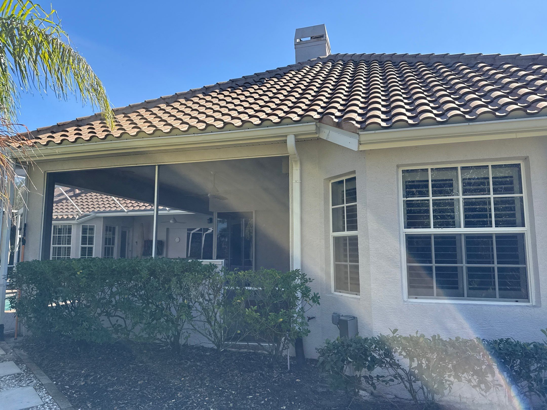 House Wash, Pool Deck & Screen Enclosure Cleaning | University Park, Sarasota FL by Sunshine AquaWash