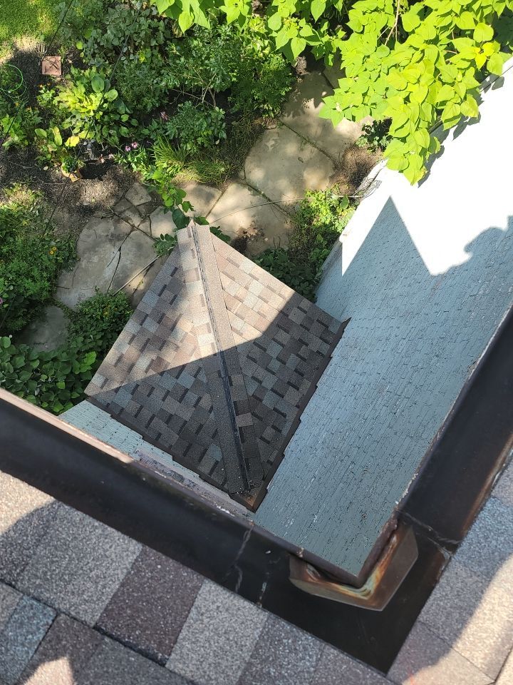 ATLAS PINNACLE COLOR: MAJESTIC SHAKE DRIP EDGE: WHITE by Eagle Eye Roofing