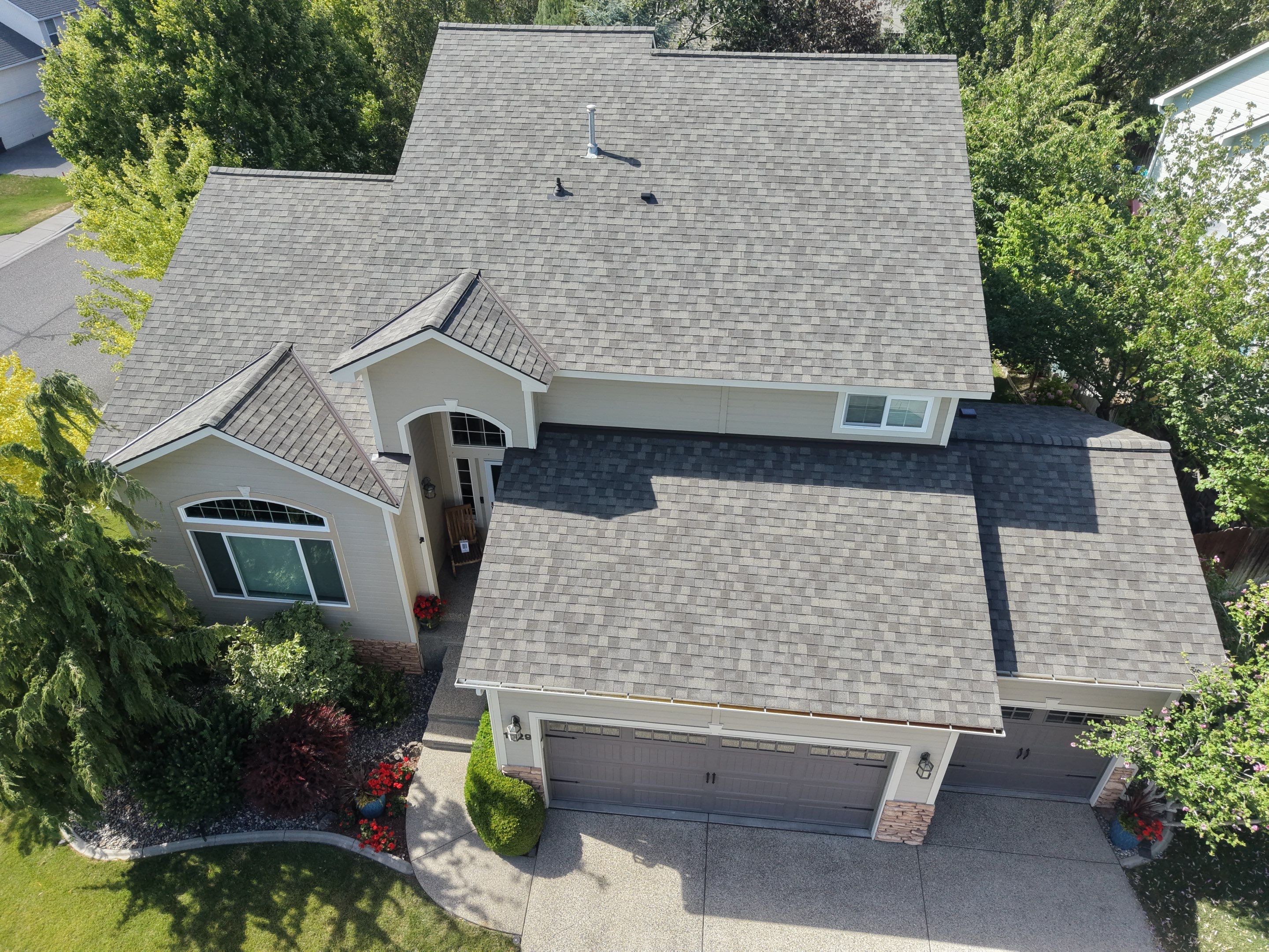 Complete Residential Roof Installation and Exterior Siding in Saratoga Ct Richland, WA 99352 The Denali System - Certainteed Landmark® Shingle - Weathered Wood by Alpine Roofing