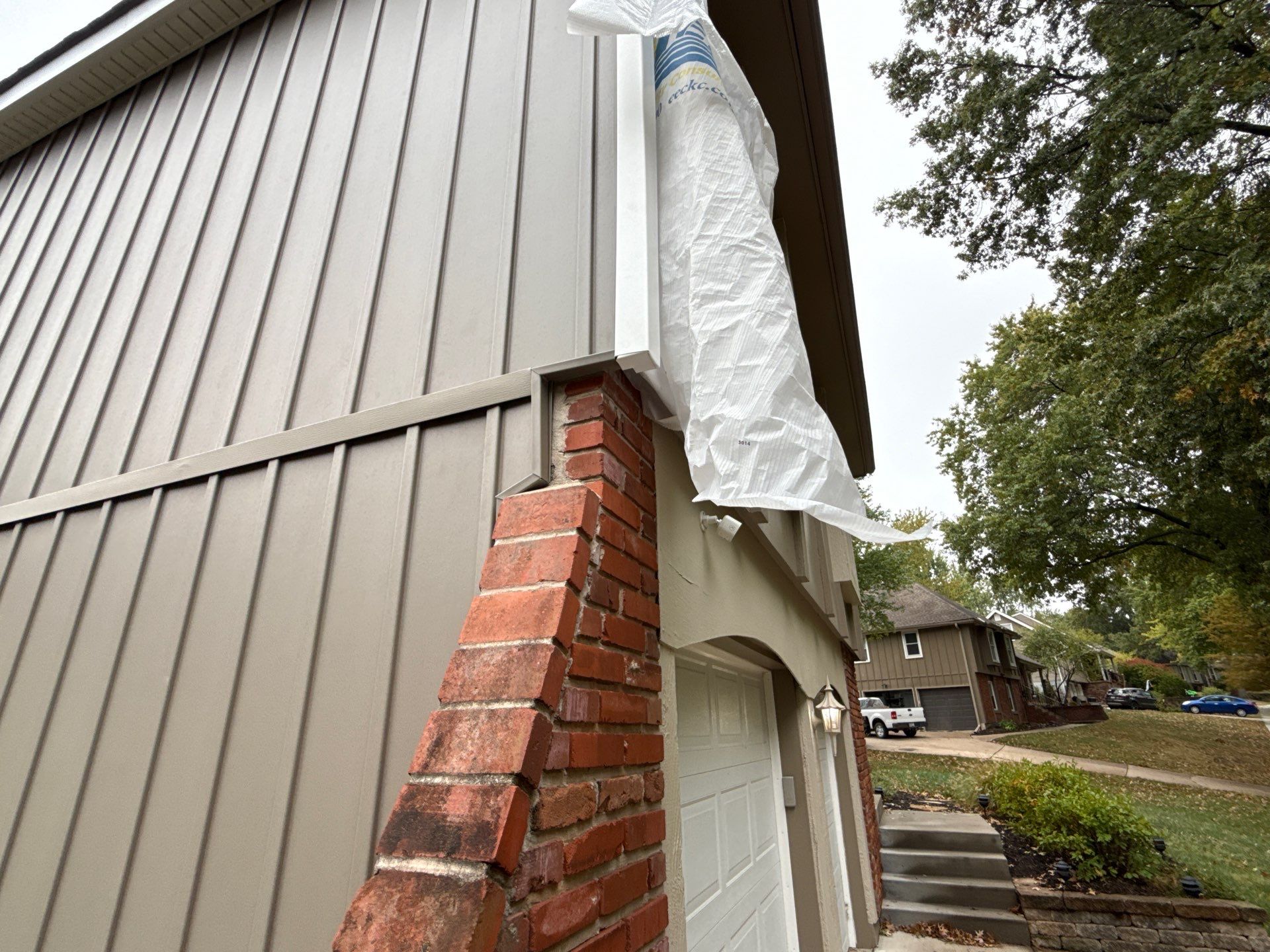 Complete Kansas City Exterior Remodel With IKO Roofing and Craneboard Siding by EEC Windows, Siding & Roofing