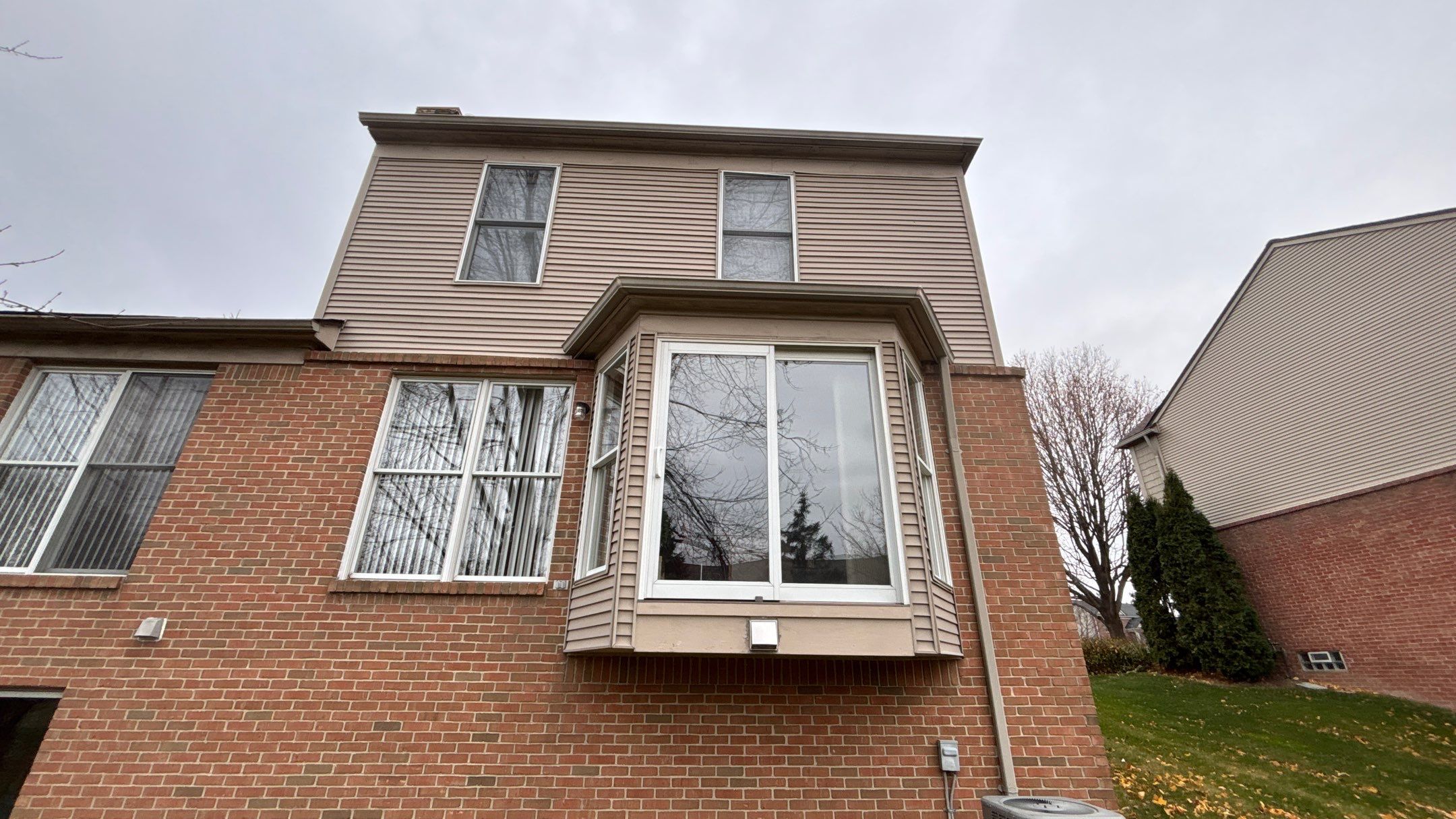 Siding Replacement using Alside Charter Oak D4.5" by 180 Contractors