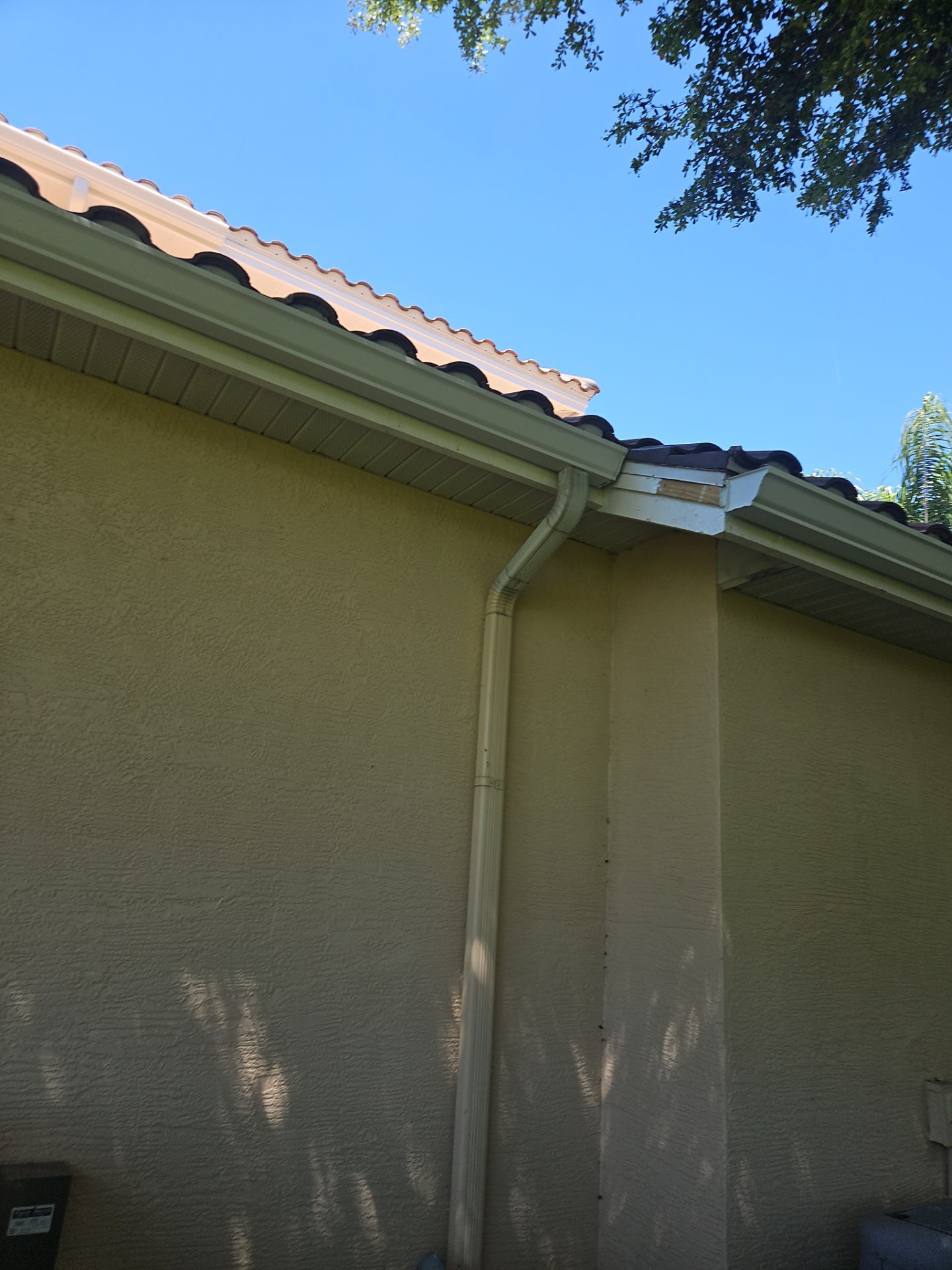 Replace gutter using K-Style Seamless Gutters & Downspouts in Lakewood Ranch, FL  by Gutter Professors
