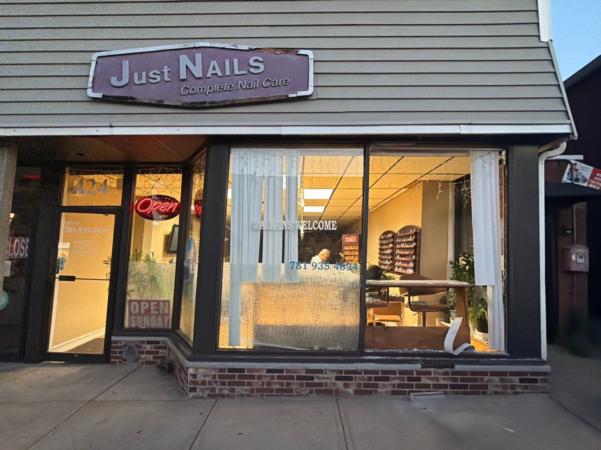 Woburn Storefront Board Up and Debris Cleanup After Vehicle Impact by Boston Board Up