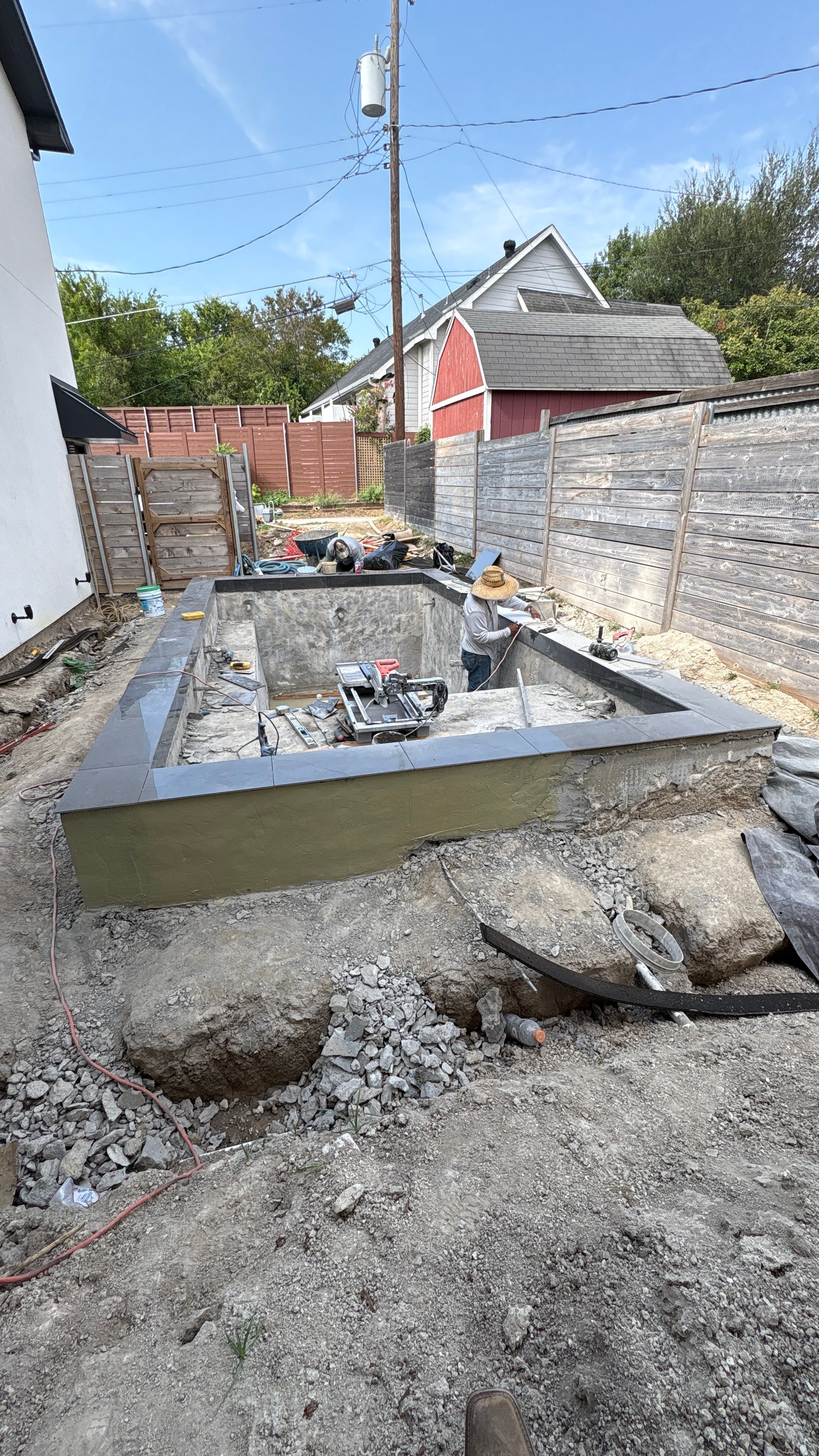 Modern Raised Spool by Pinnacle Pools and Spas - DFW