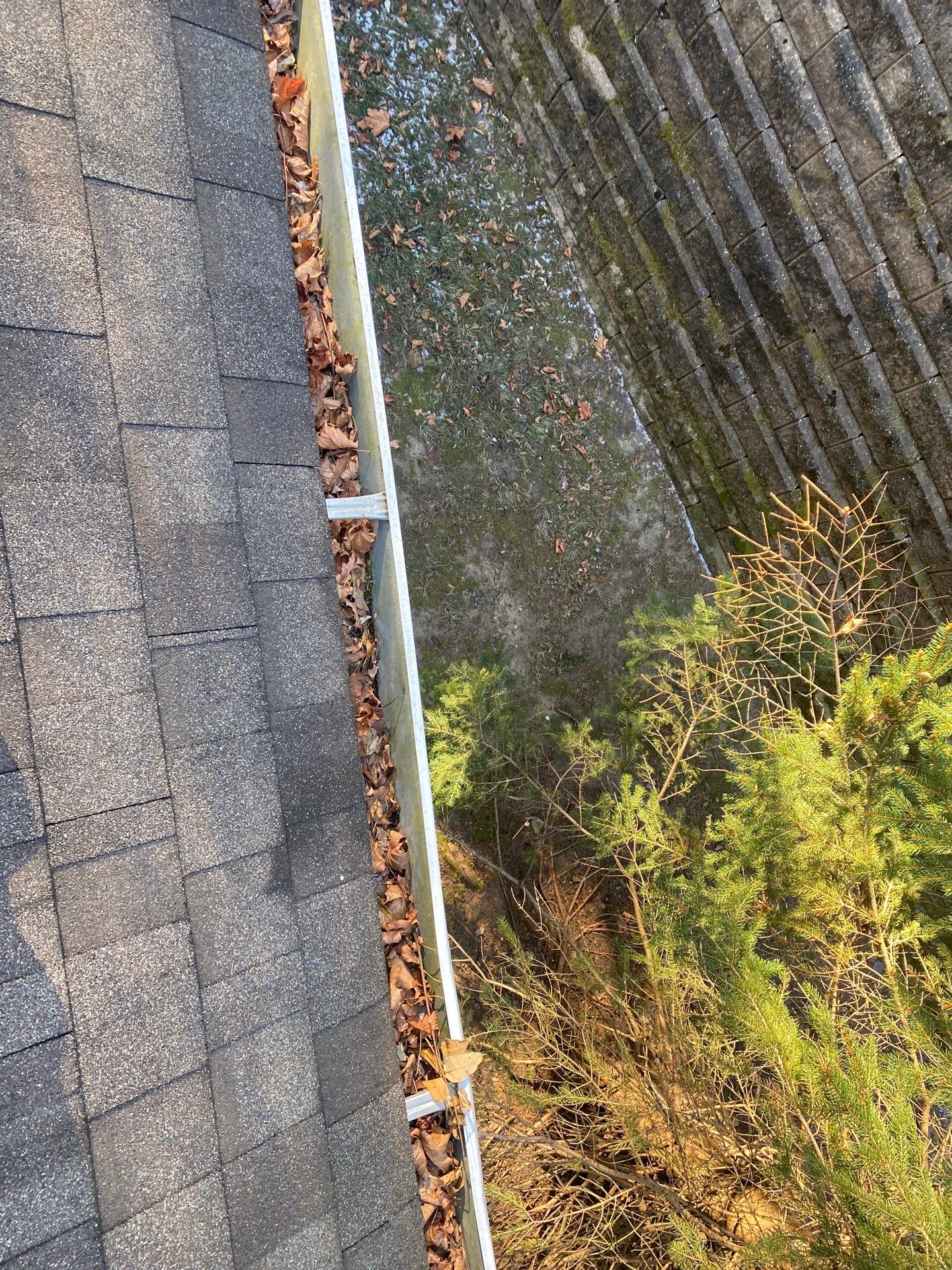 Commercial gutter cleaning Allentown & Bethlehem before photo with filled gutters