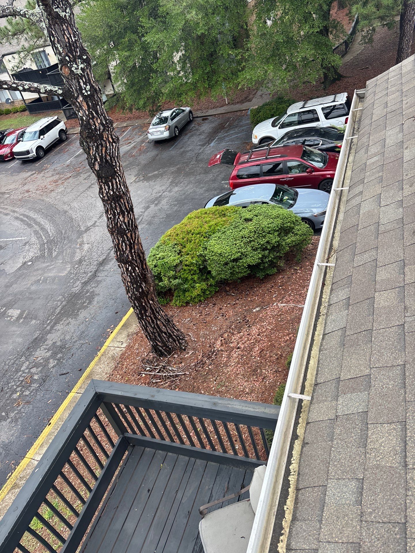 HOA gutter cleaning after photo.