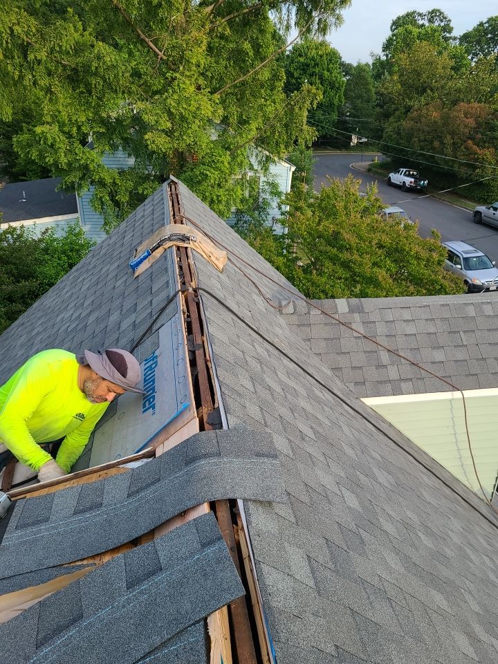 Arlington: CertainTeed Landmark Architectural Shingle in Georgetown Gray by RM Banning, Inc.