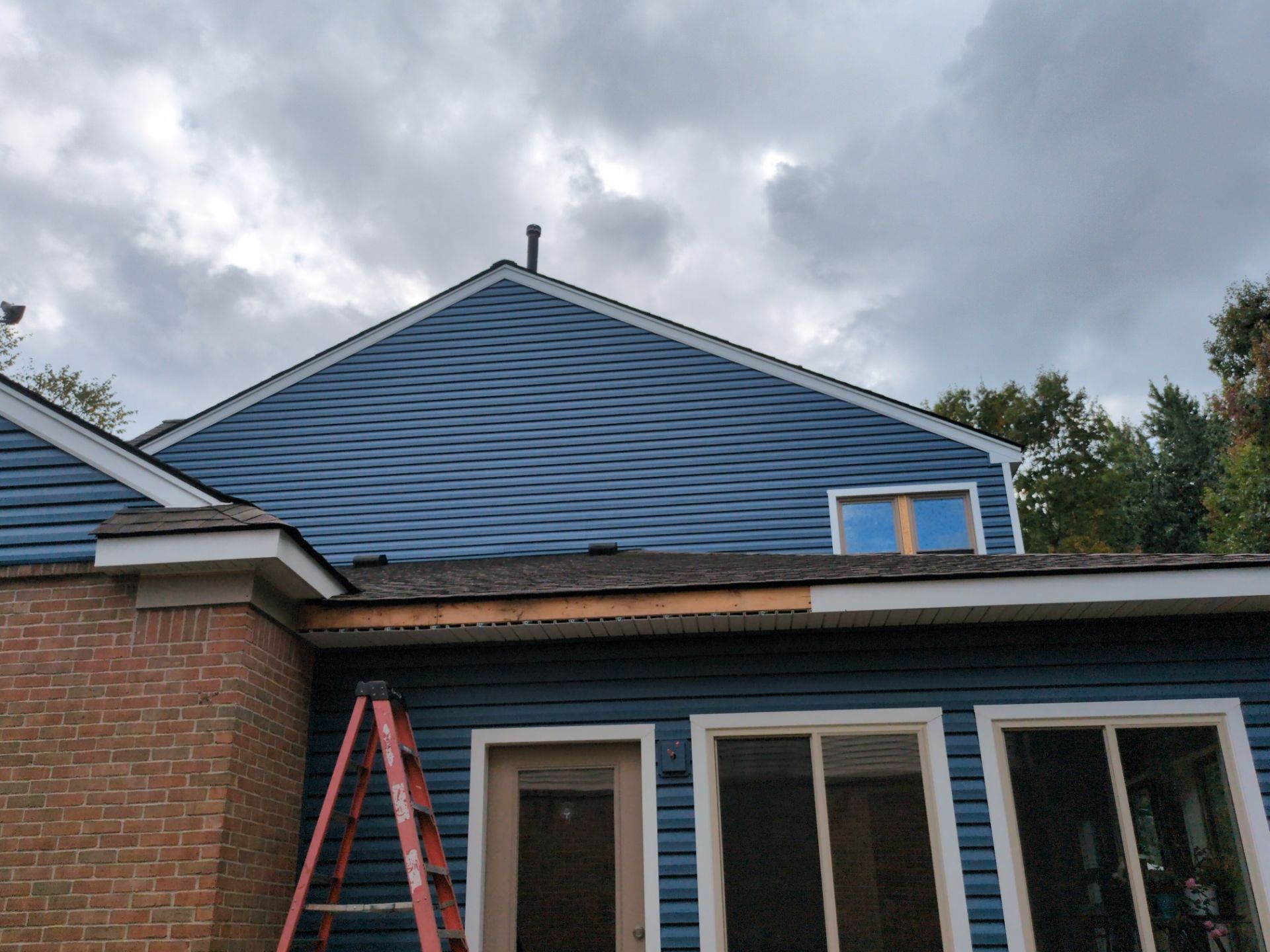 Siding Replacement using Alside Charter Oak D4.5" by 180 Contractors