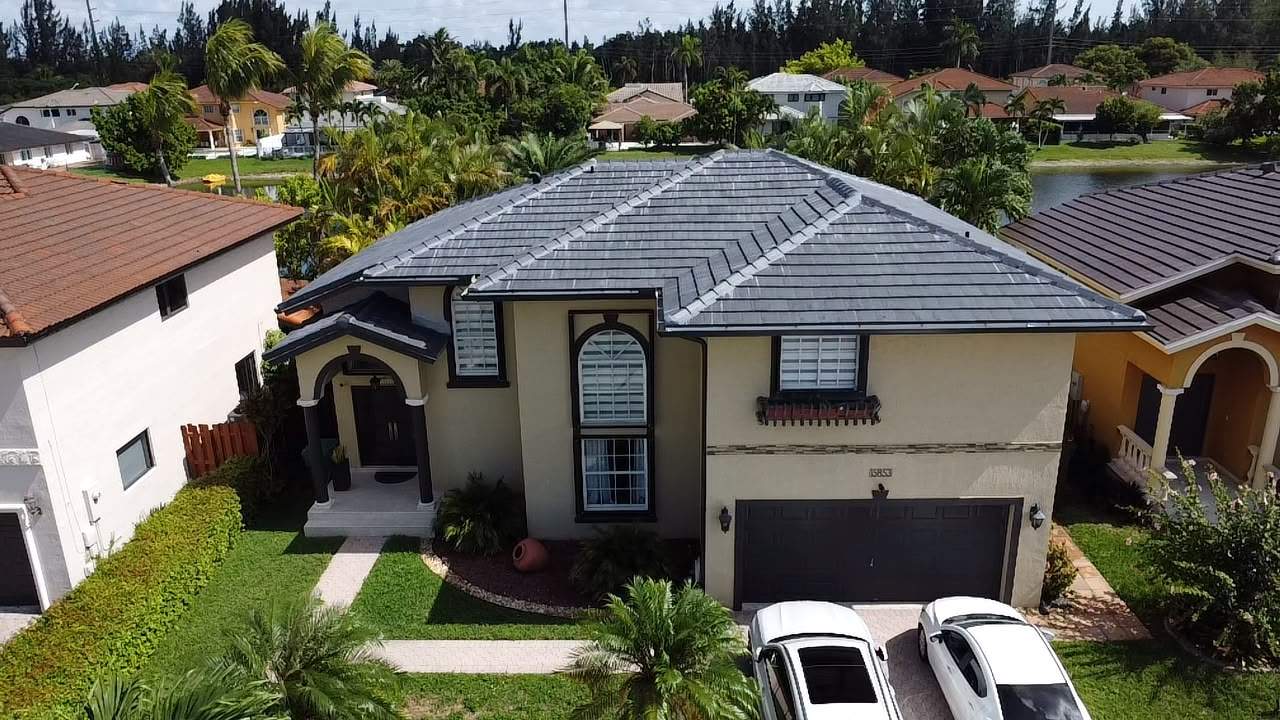 Armando Fraga-Saxony 900 Dark Charcoal by City Roofing Inc