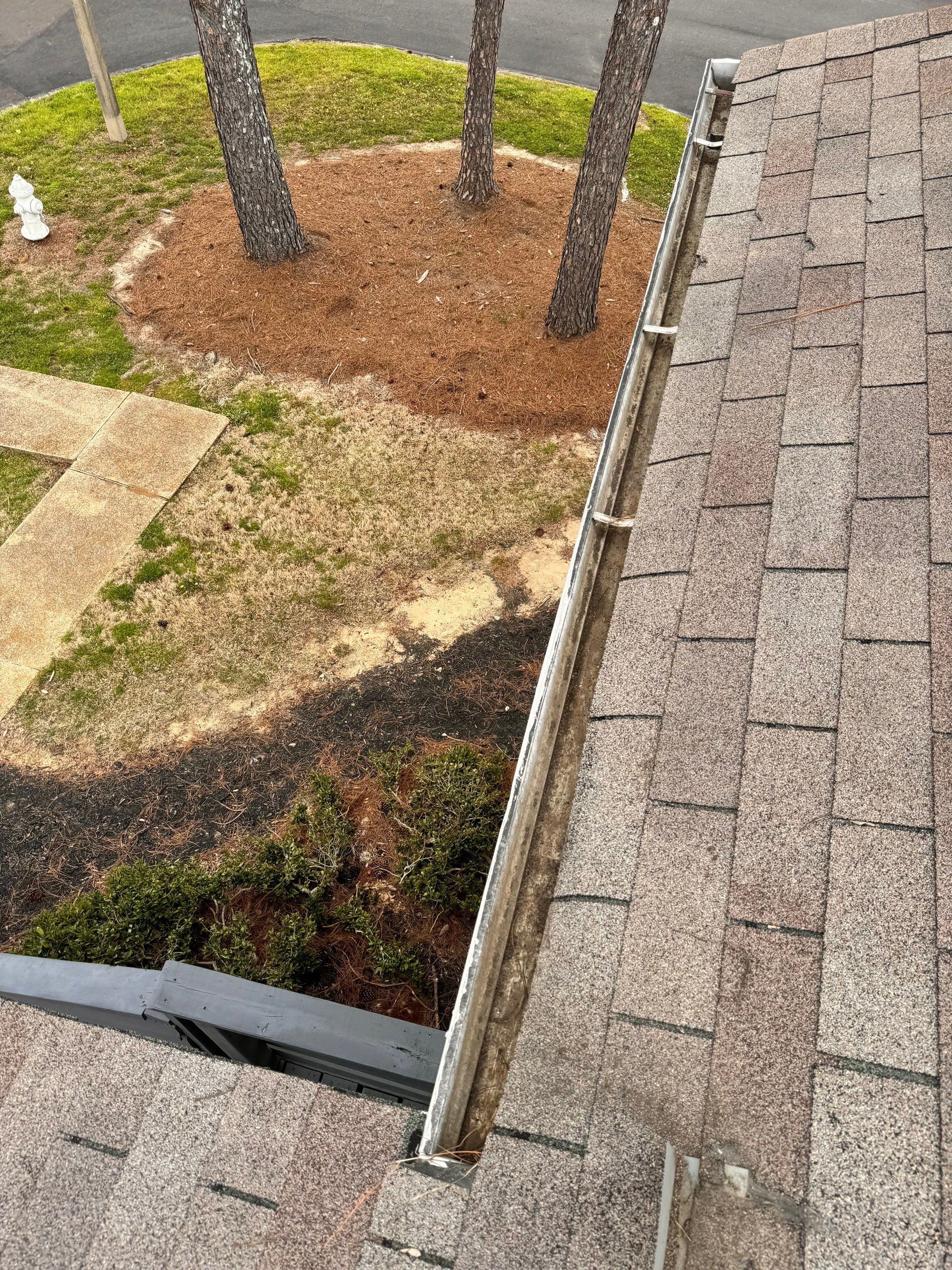 Commercial gutter cleaning Jackson after photo with clean gutters