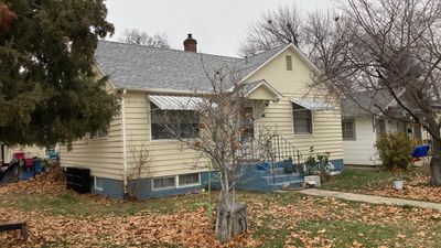 Investor Rental Home gets a new Owens Corning Oakridge roof in Sierra Grey