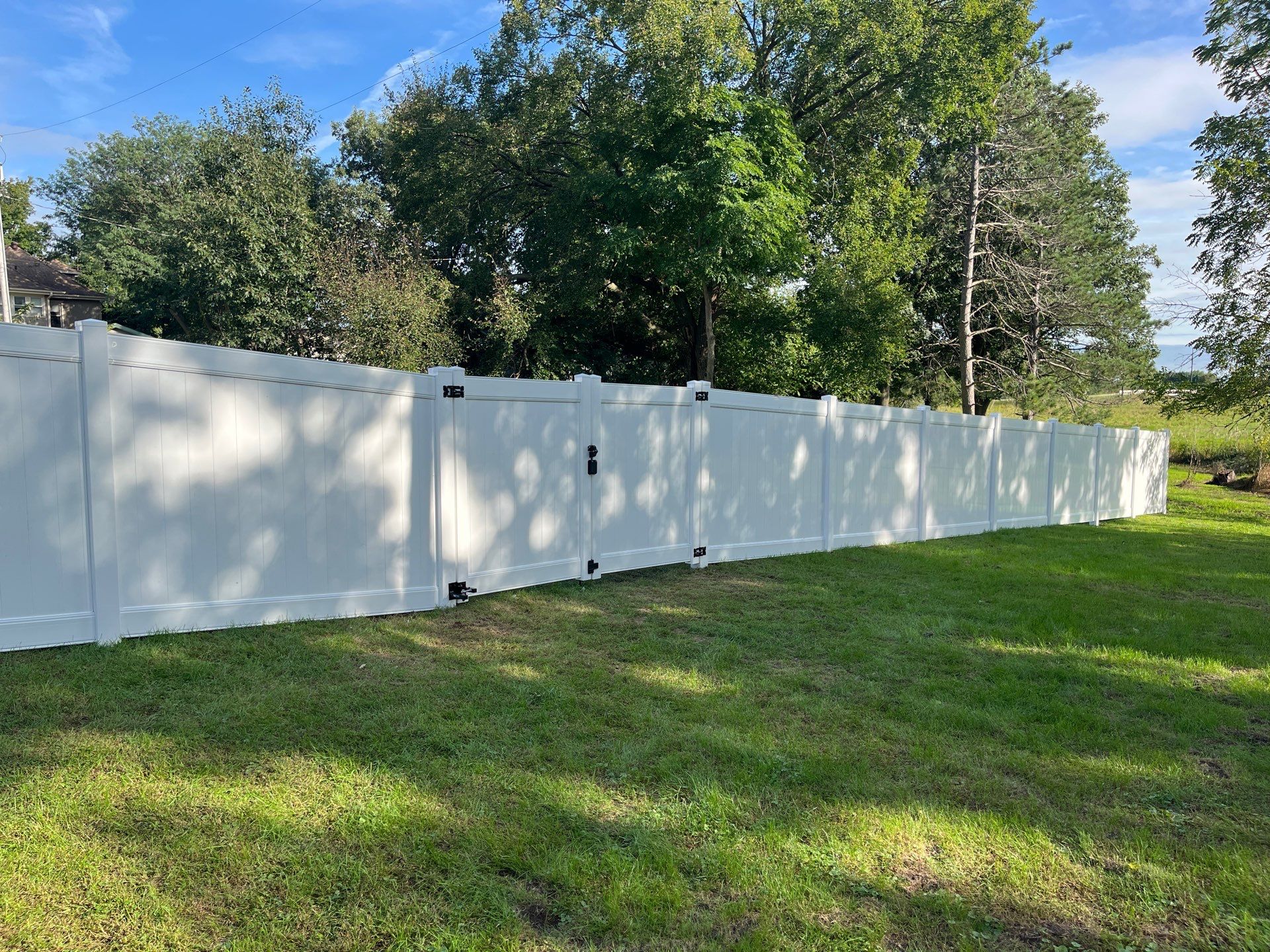 White Vinyl Privacy Fence and Black Chain Link Installation in Sumner by Perfect Picket Fence and Stain