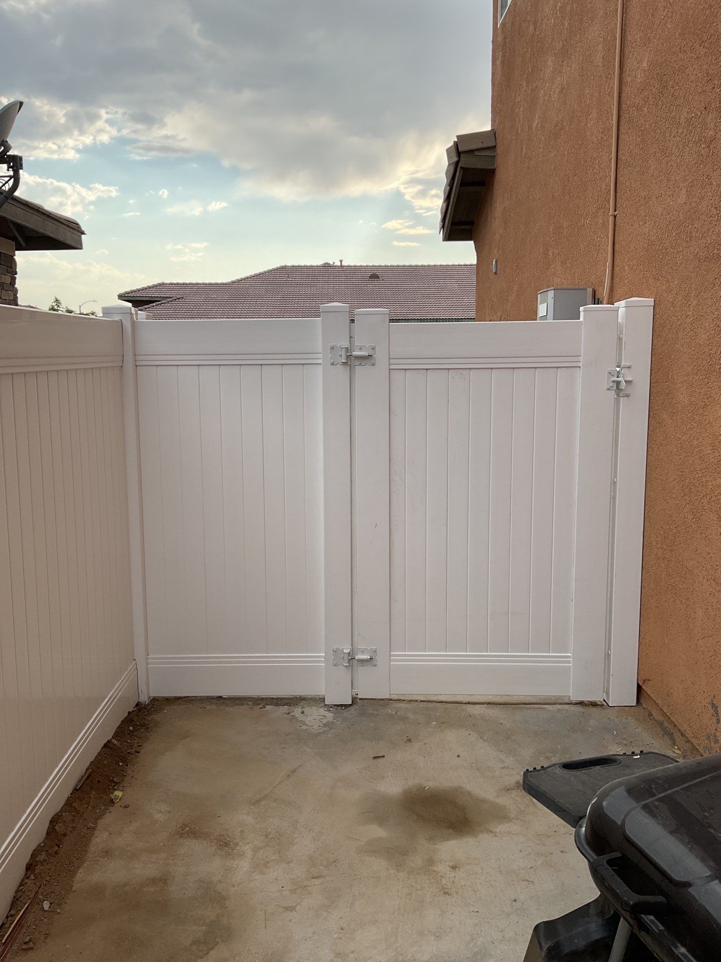 Fence Installation using Vinyl by Fence Guys Inc. 