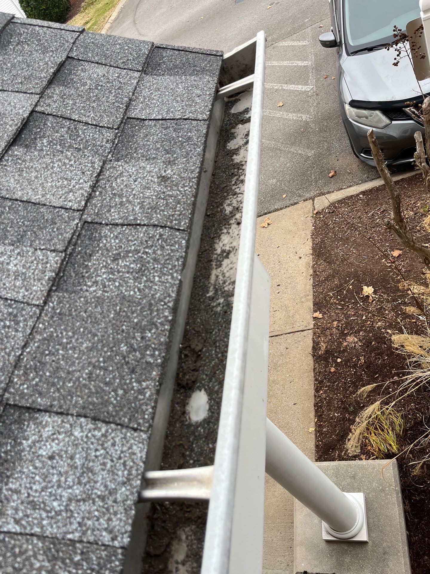 HOA gutter cleaning after photo.