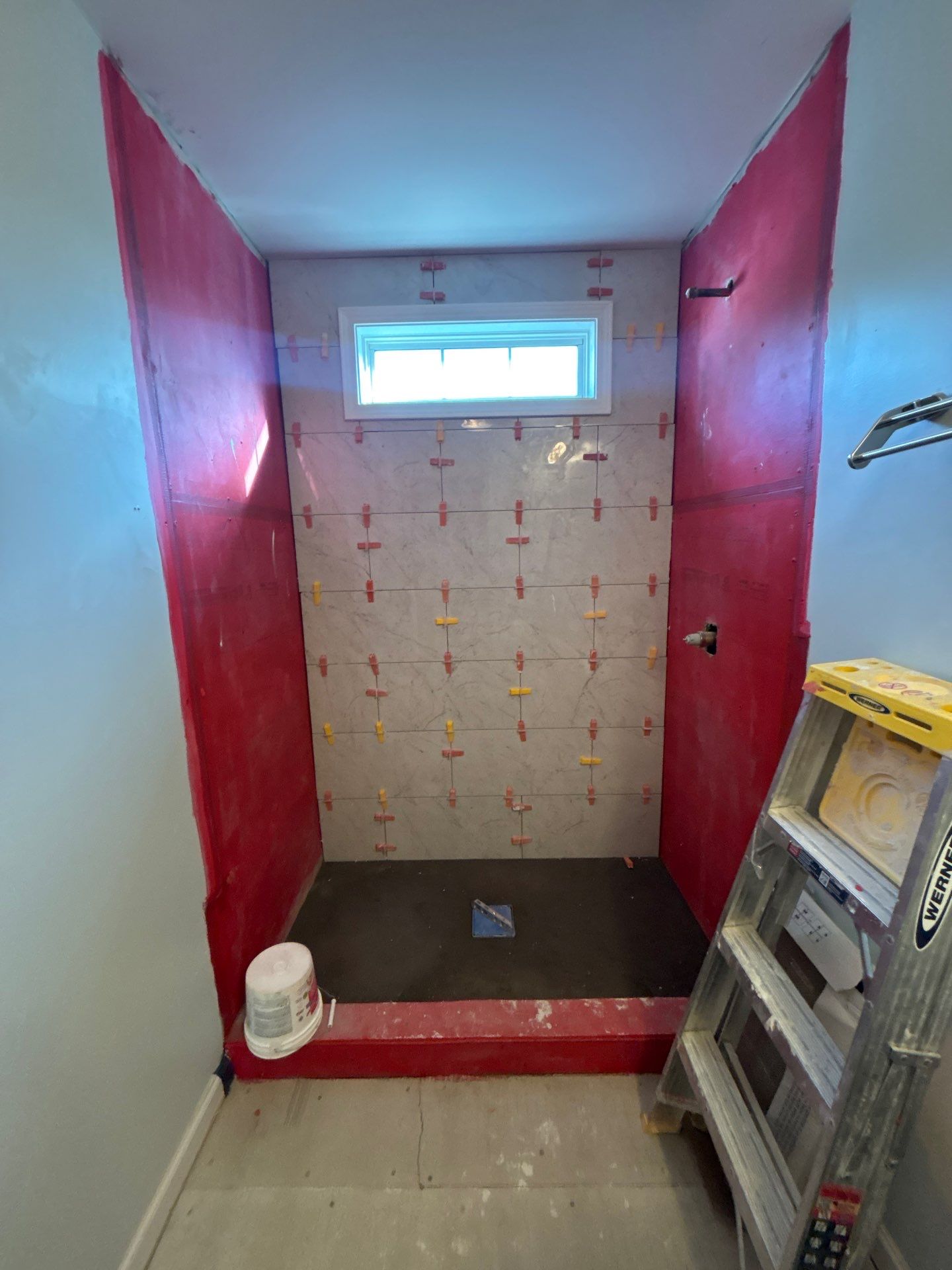 Two bathrooms renovation (hallway and master bathroom) by Prudencio