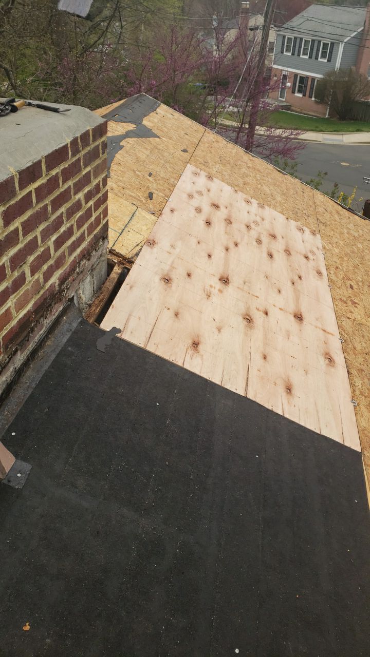 Arlington: CertainTeed Landmark Pro Designer Shingles in Max Def Georgetown Gray by RM Banning, Inc.