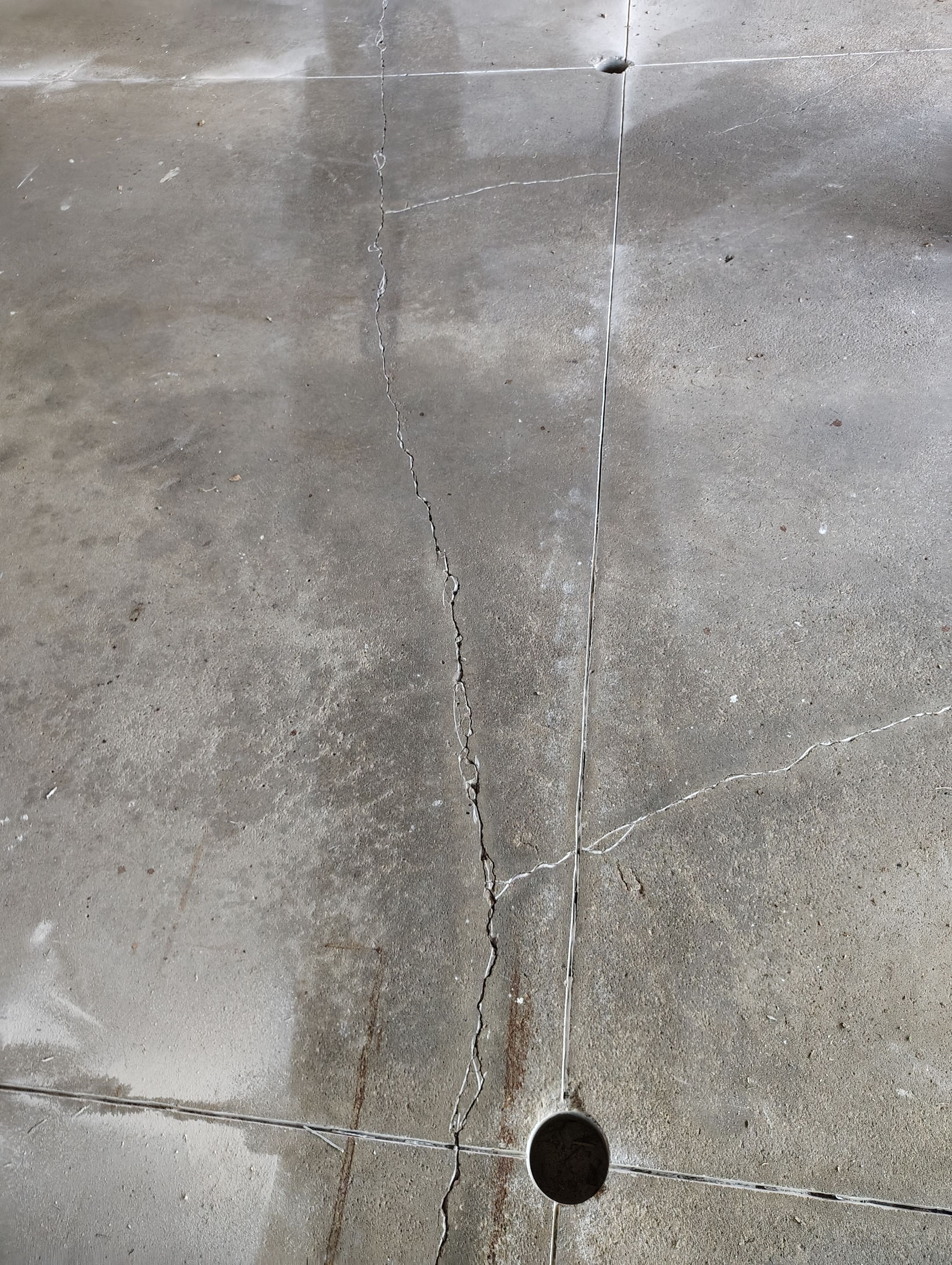 Sioux Falls Garage Concrete Repair and Epoxy Flake Floor Coating by Select Painting, Coatings & Garage Cabinets