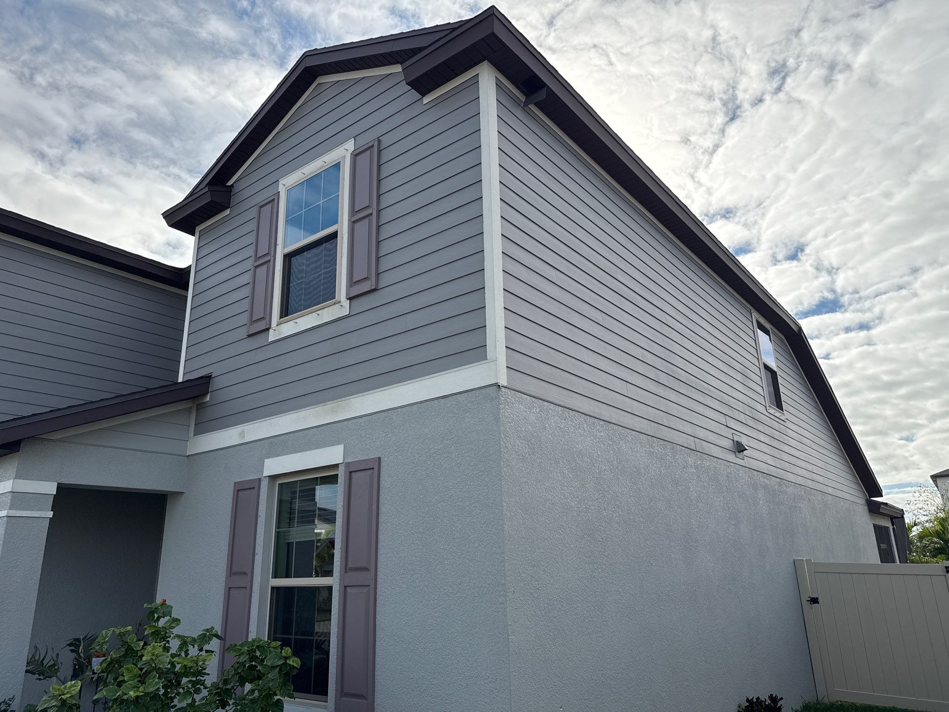 House Wash & Driveway / Sidewalk Cleaning by Sunshine AquaWash