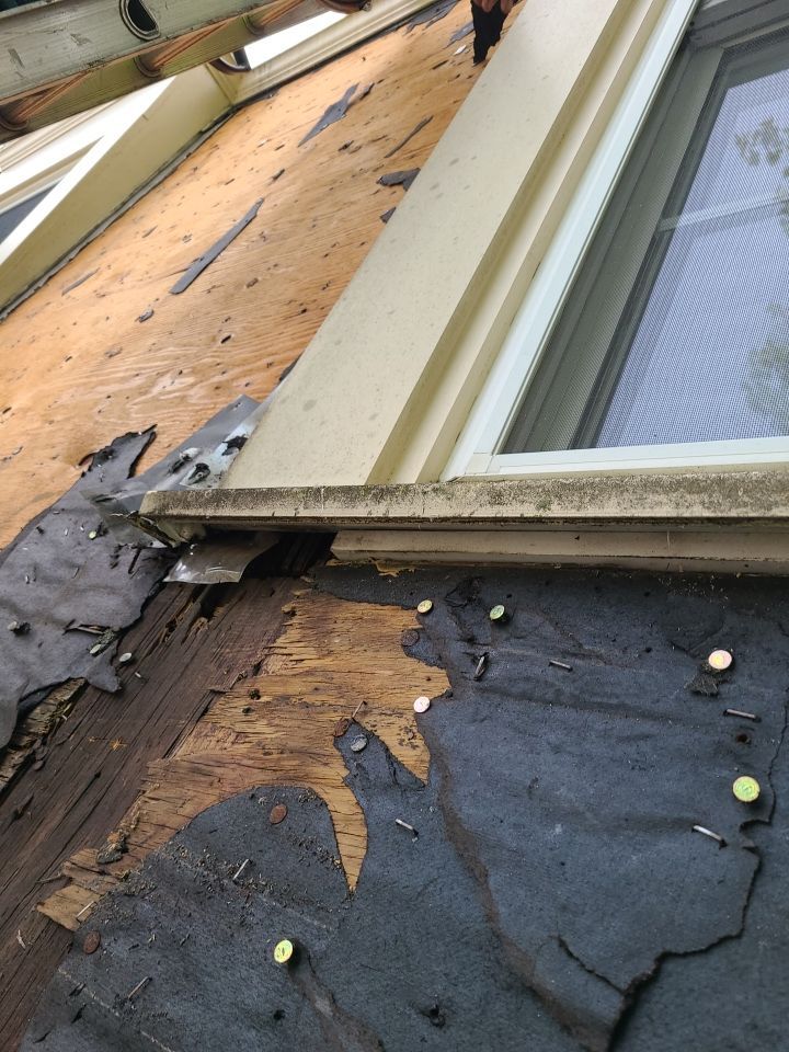 Alexandria - Certainteed Landmark Weathered Wood Shingles by RM Banning, Inc.