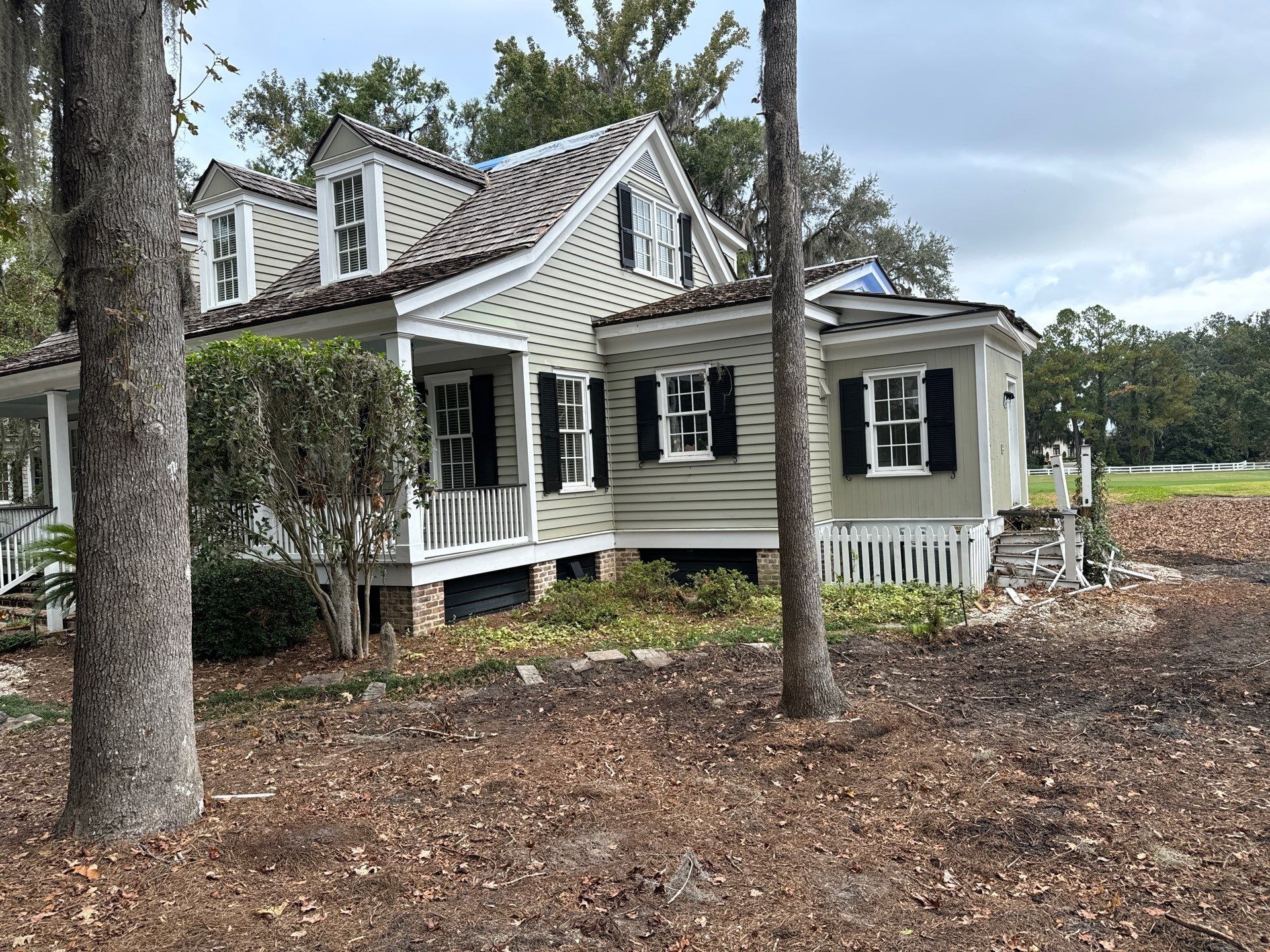 A Ford Plantation Classic by A Good Roofer Near Me 